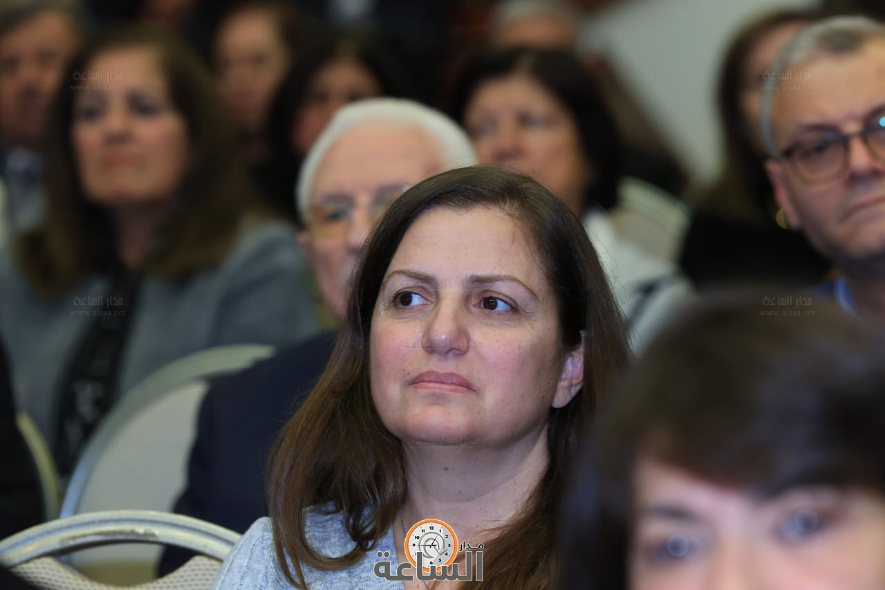 Madar Al-Saa Images 0.9824369898236335