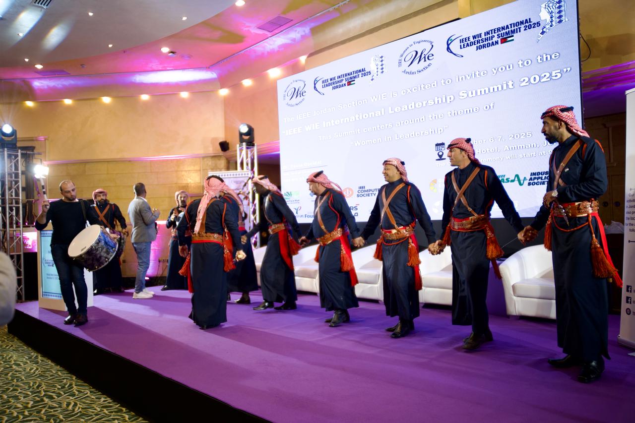 Madar Al-Saa Images 0.6352015471756248