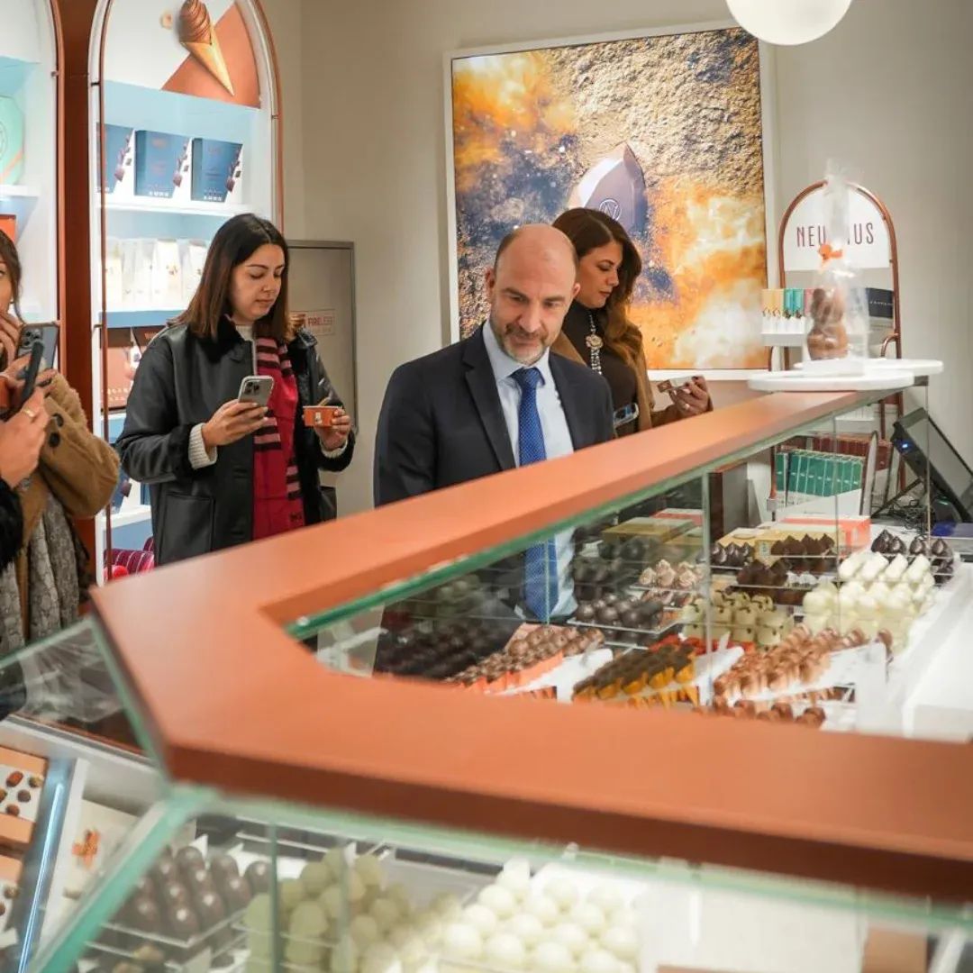 Madar Al-Saa Images 0.560858816682874