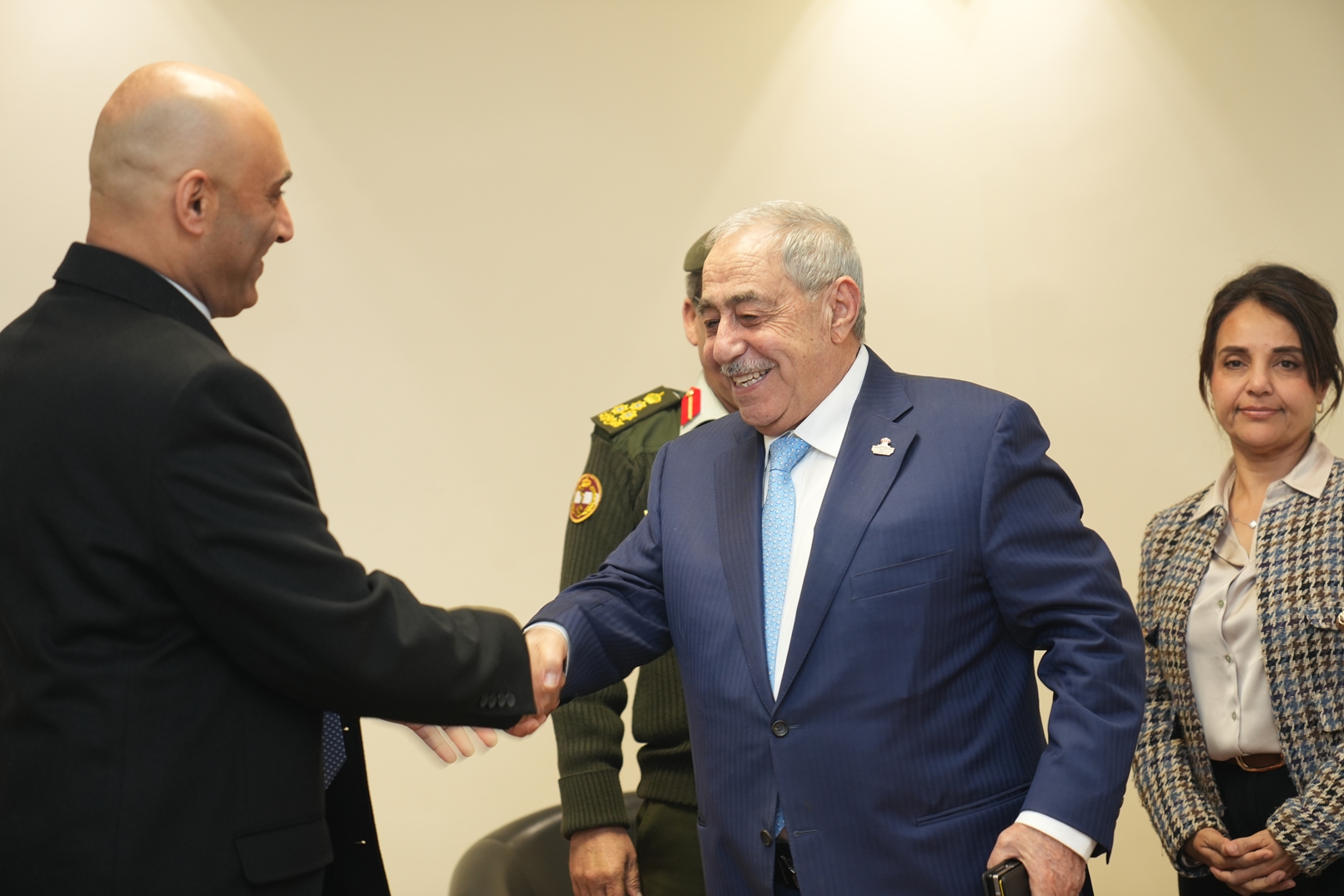 Madar Al-Saa Images 0.640467762102204