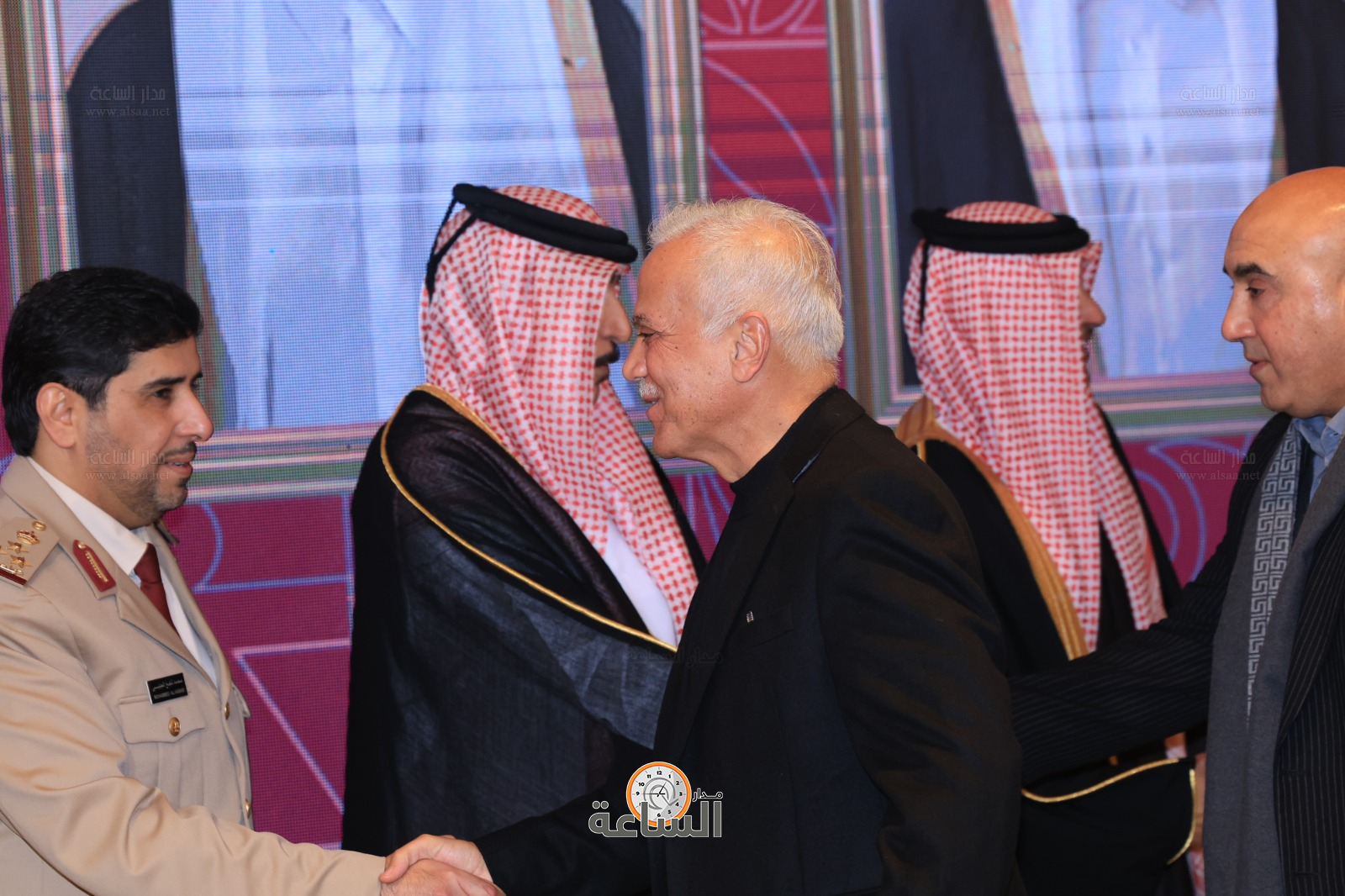 Madar Al-Saa Images 0.8146634361460136