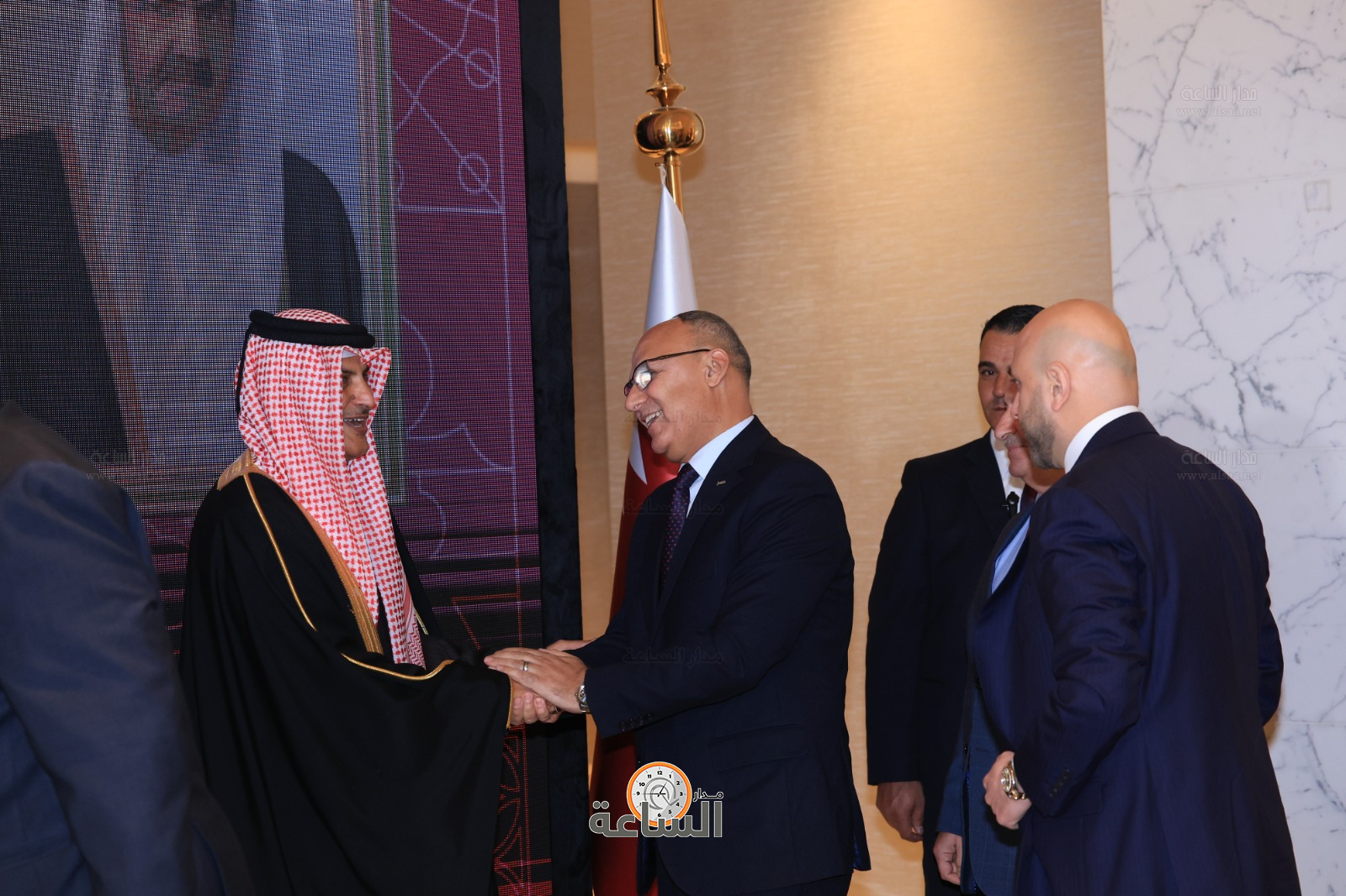 Madar Al-Saa Images 0.52998047728505