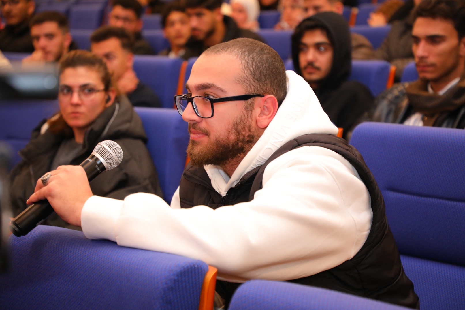 Madar Al-Saa Images 0.9706296794334119