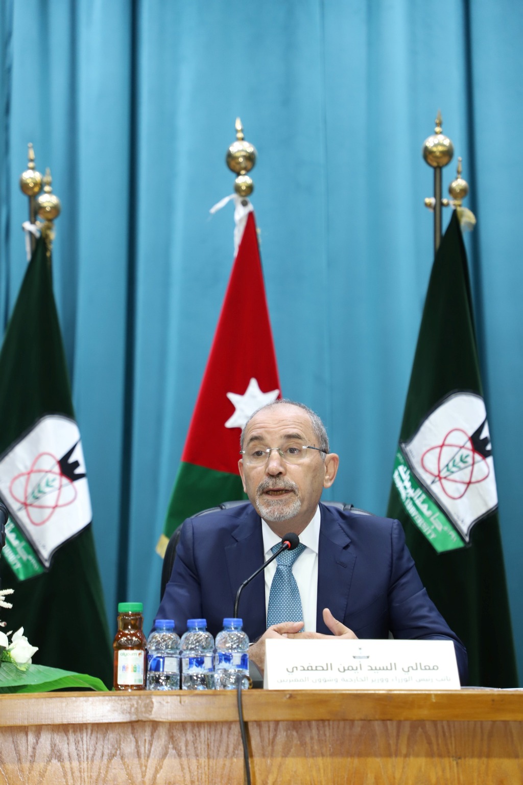 Madar Al-Saa Images 0.8349645776590722