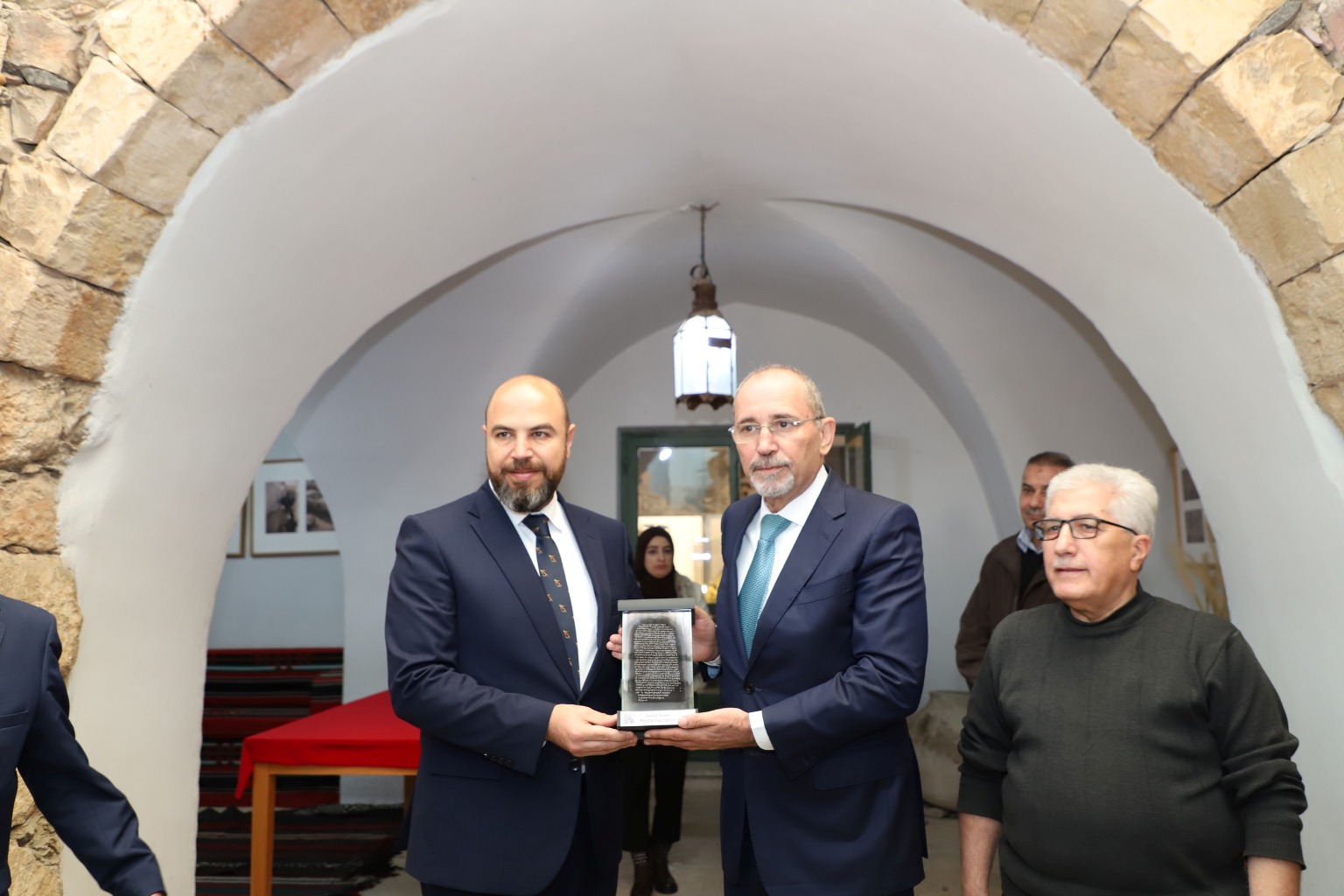 Madar Al-Saa Images 0.4467612626358425