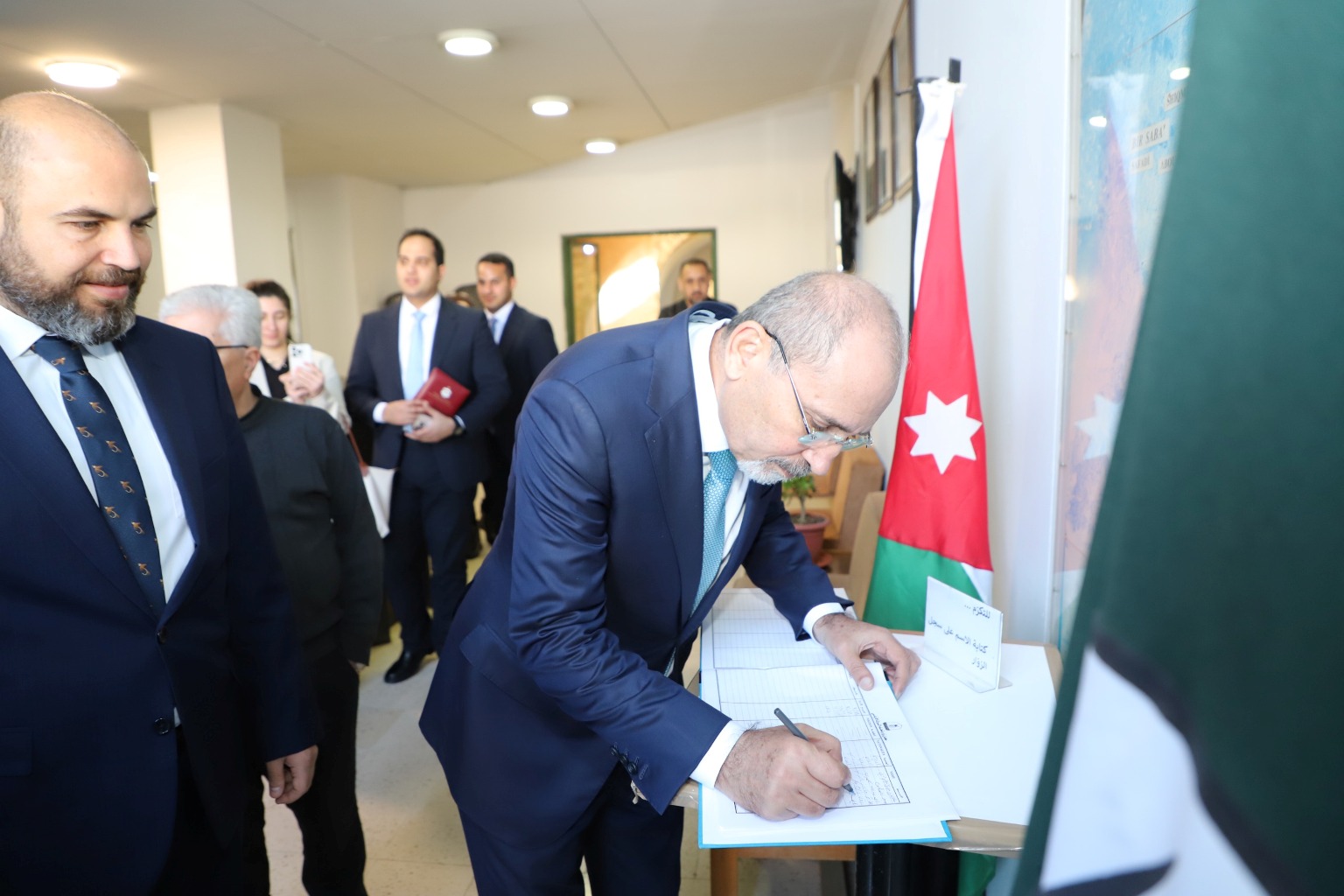 Madar Al-Saa Images 0.08690997624119212