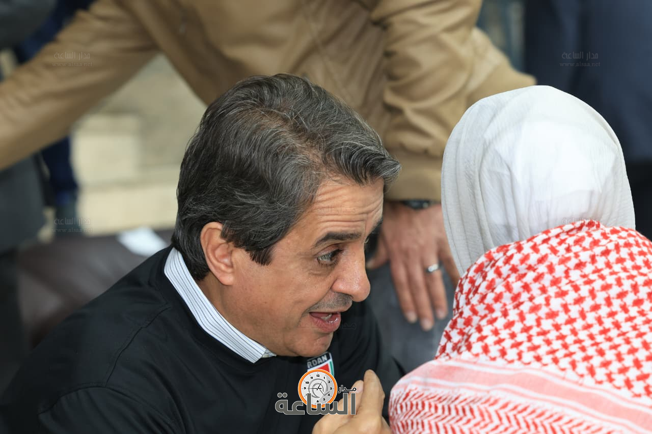 Madar Al-Saa Images 0.444129117184777