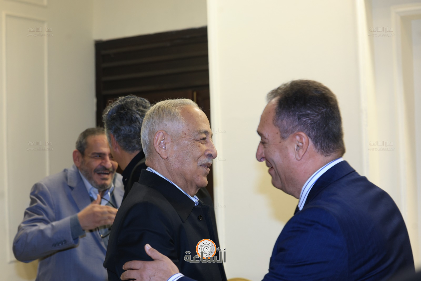 Madar Al-Saa Images 0.9796972352731954