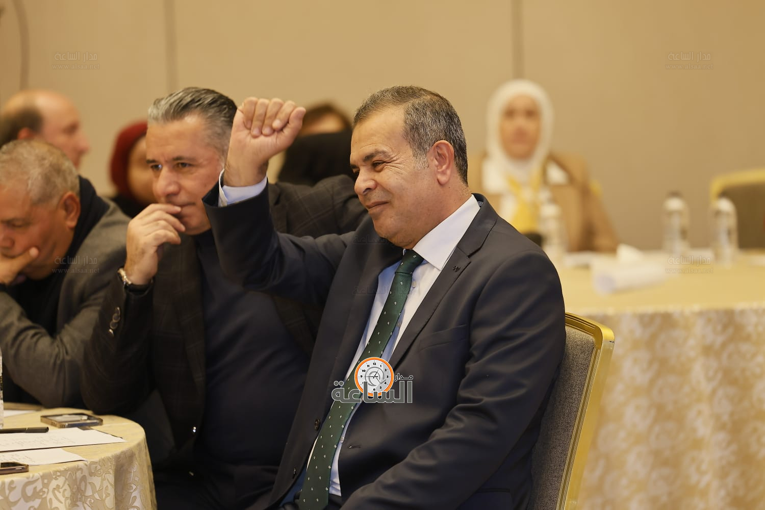 Madar Al-Saa Images 0.7192705446895217