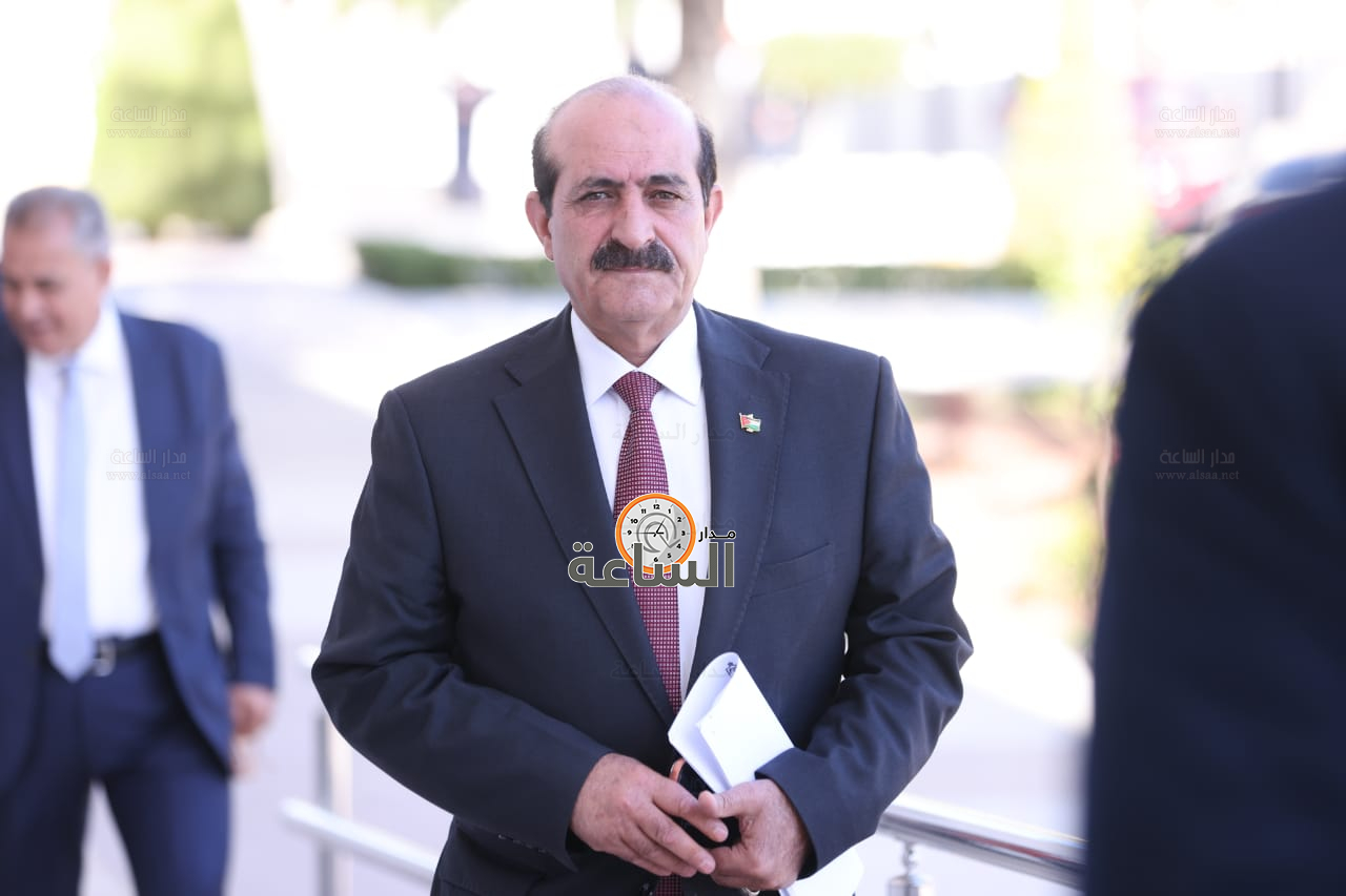 Madar Al-Saa Images 0.12828548278059027