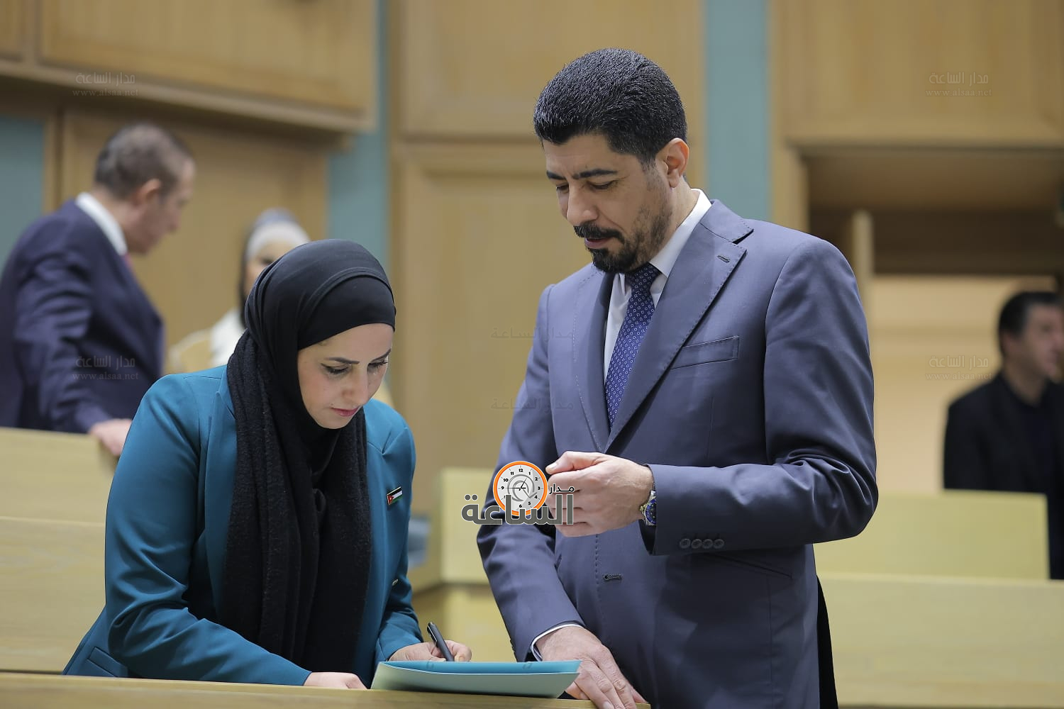 Madar Al-Saa Images 0.4108140860789752