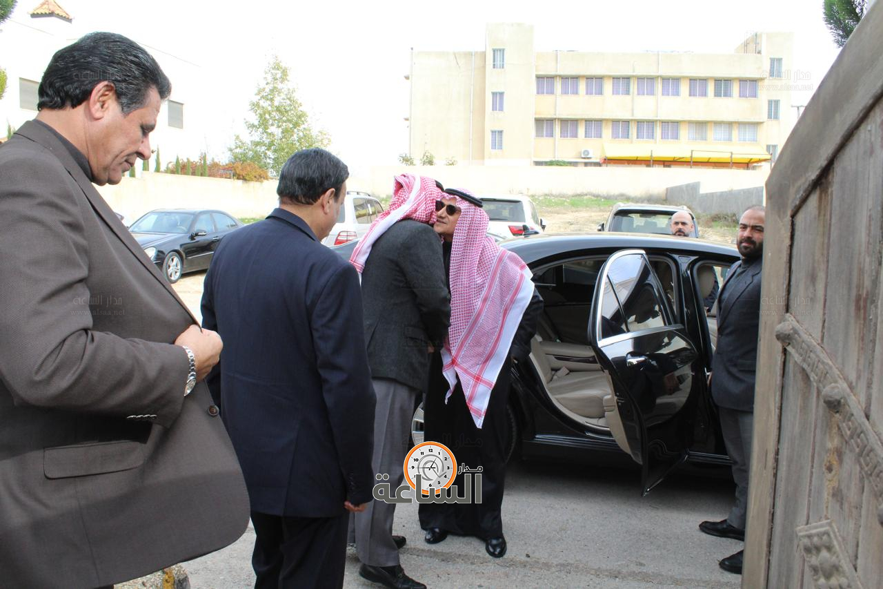 Madar Al-Saa Images 0.4155384196134472