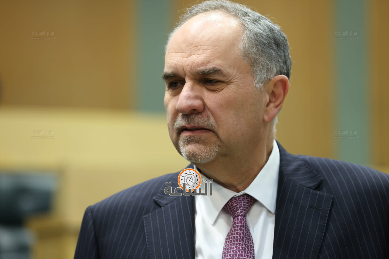 Madar Al-Saa Images 0.3814429428309175