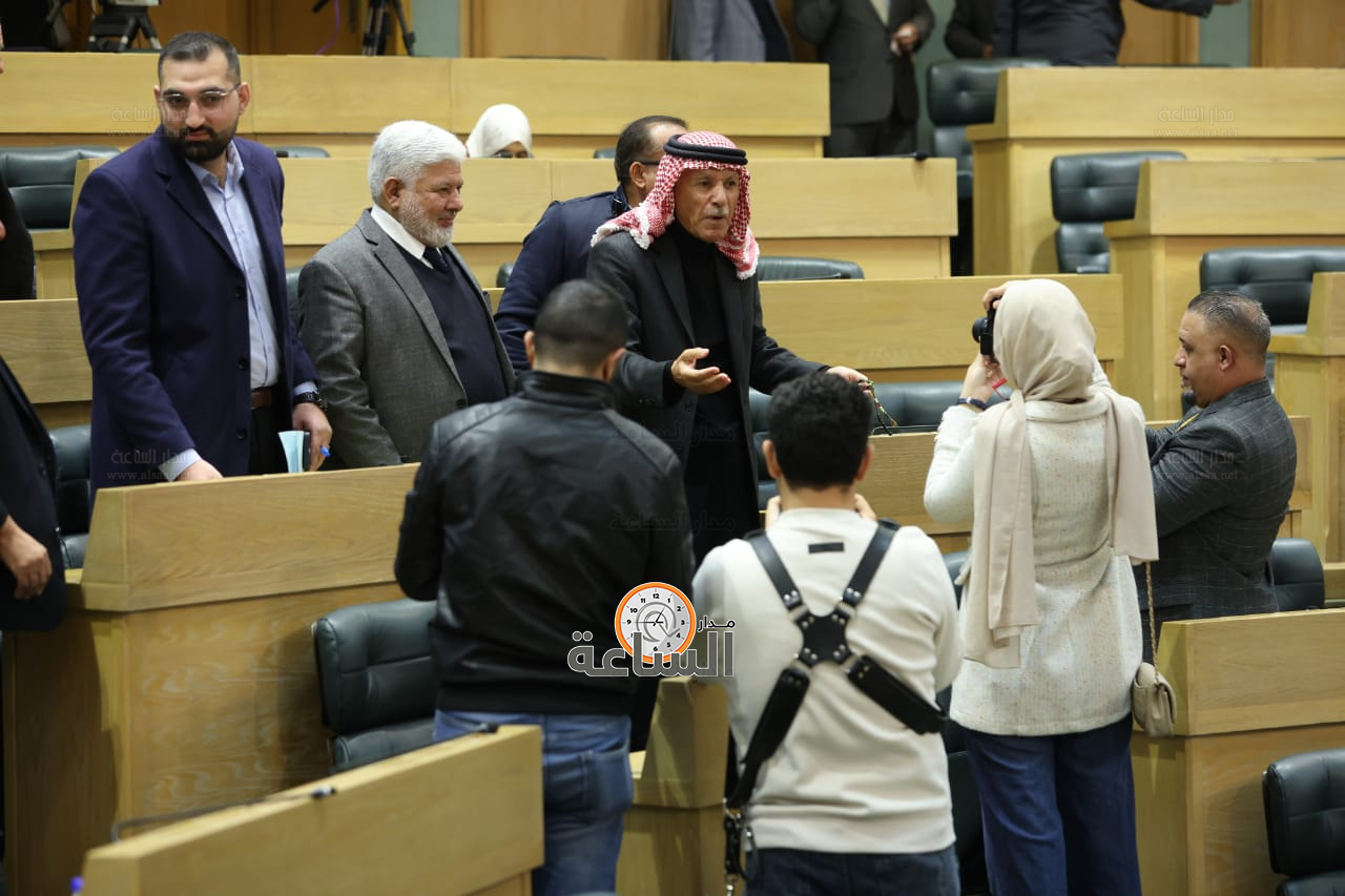 Madar Al-Saa Images 0.7238369000019786