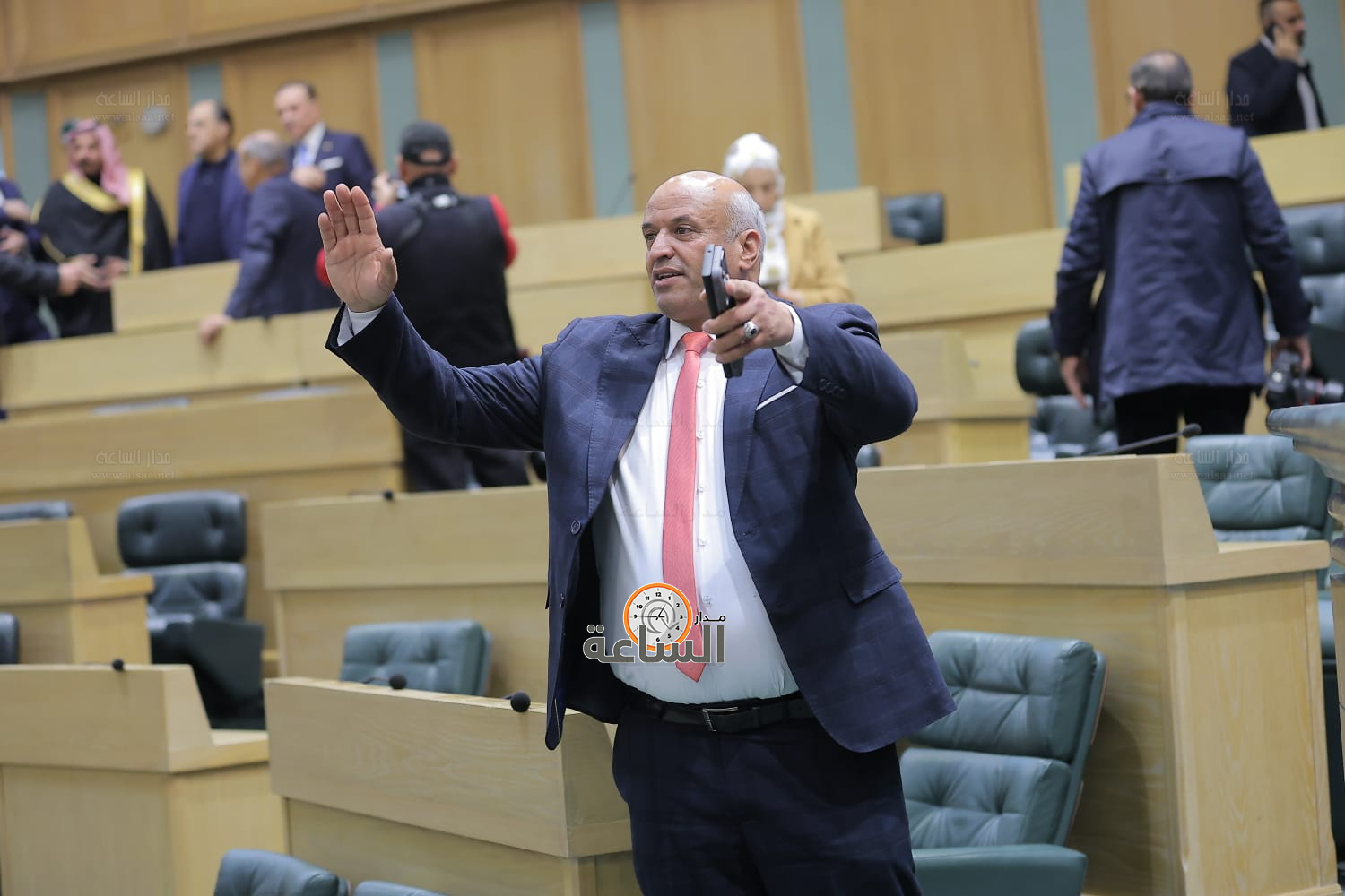 Madar Al-Saa Images 0.9155530496604593