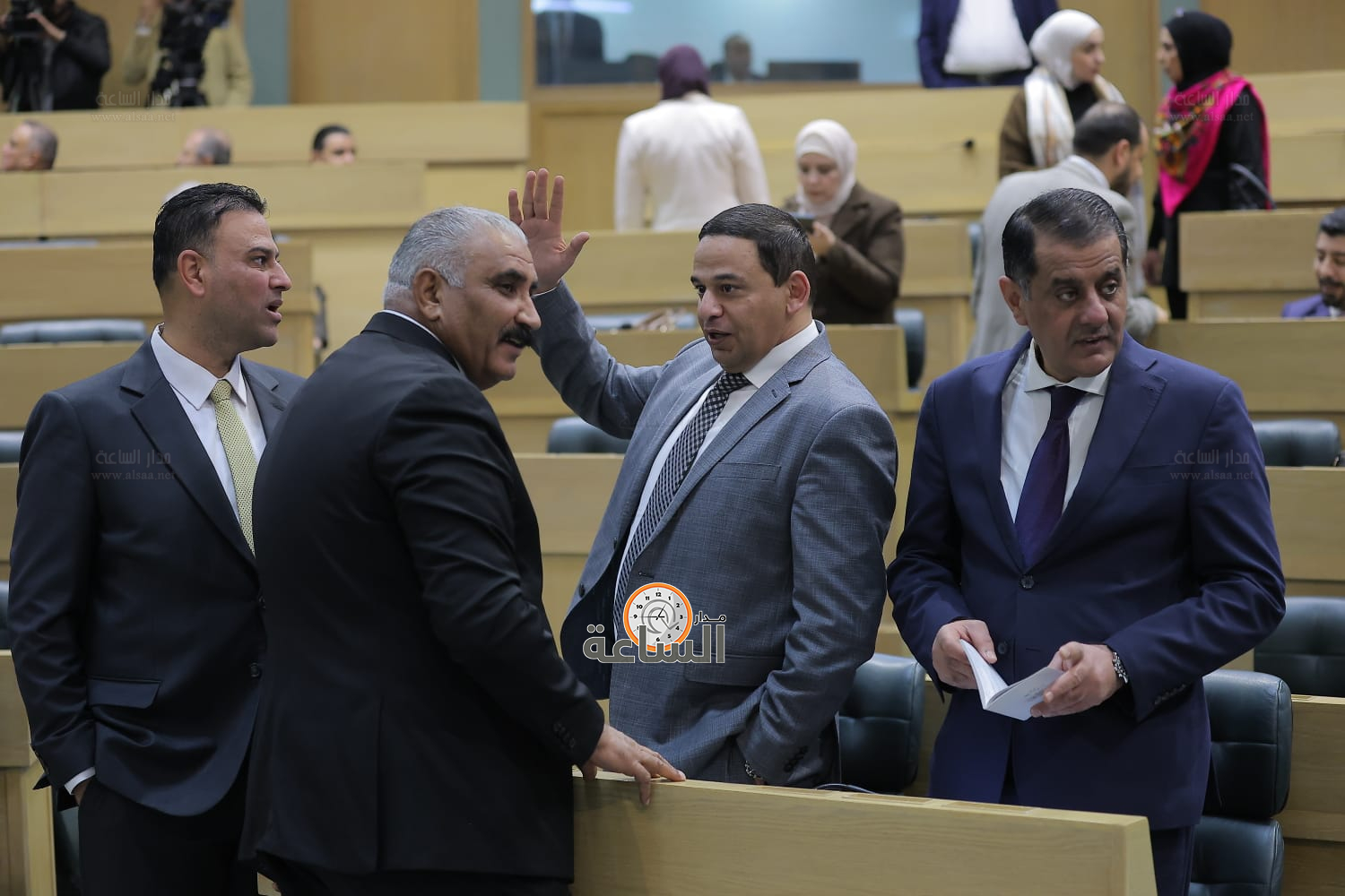 Madar Al-Saa Images 0.8523983060448722