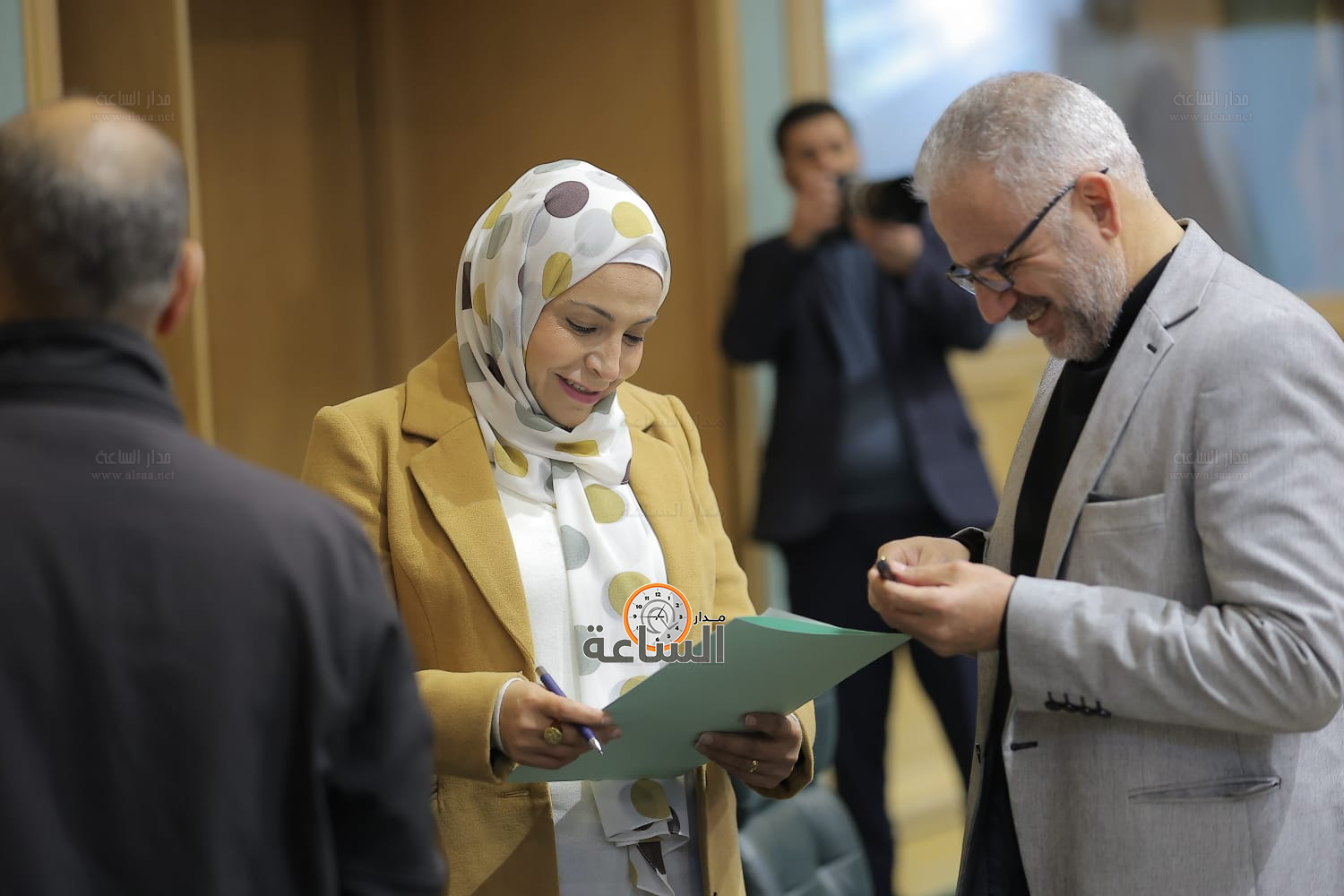 Madar Al-Saa Images 0.4801566932541028