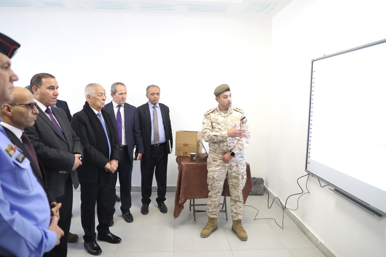 Madar Al-Saa Images 0.032521412028599594