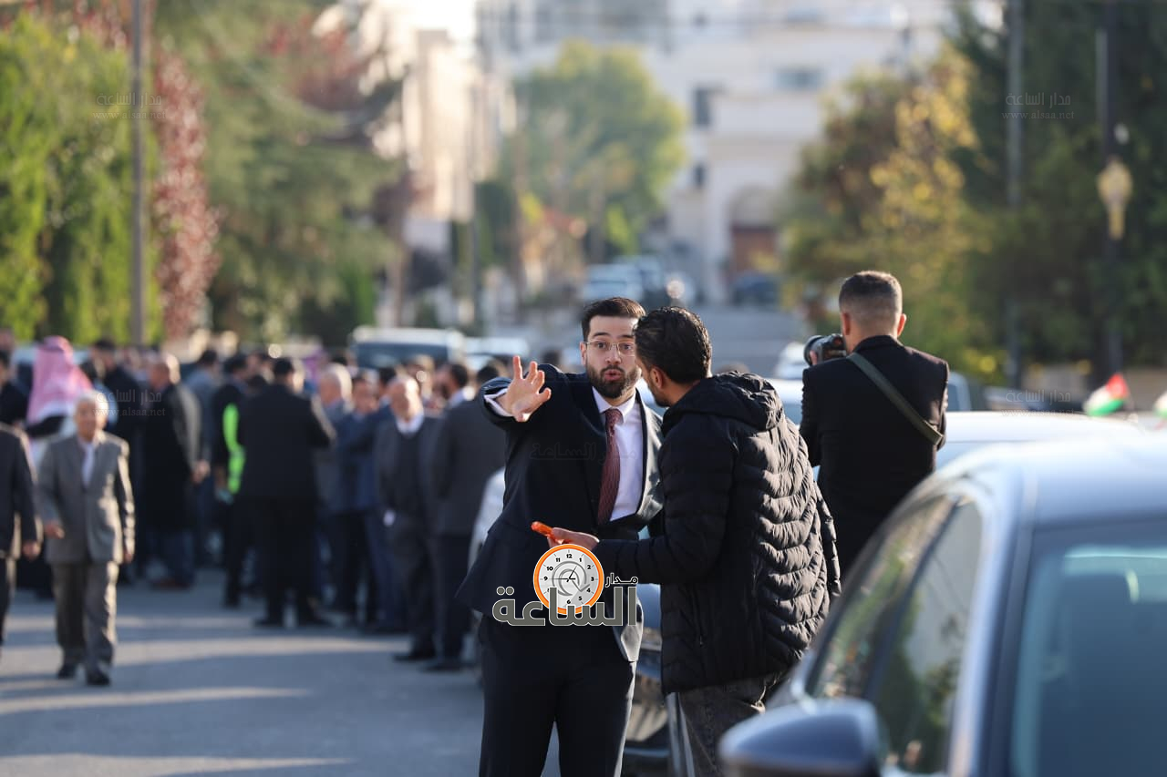 Madar Al-Saa Images 0.7422344140585201