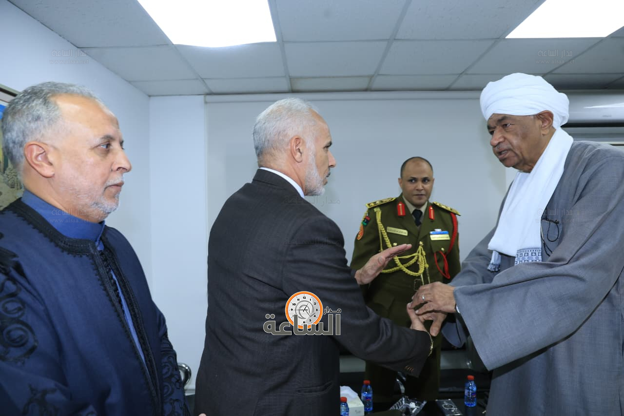 Madar Al-Saa Images 0.823810606415211