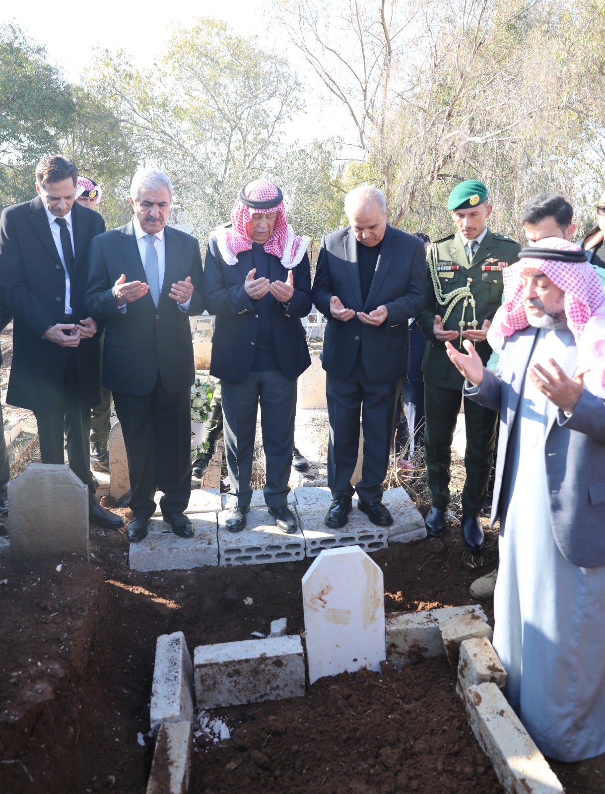 Madar Al-Saa Images 0.36037337290628135