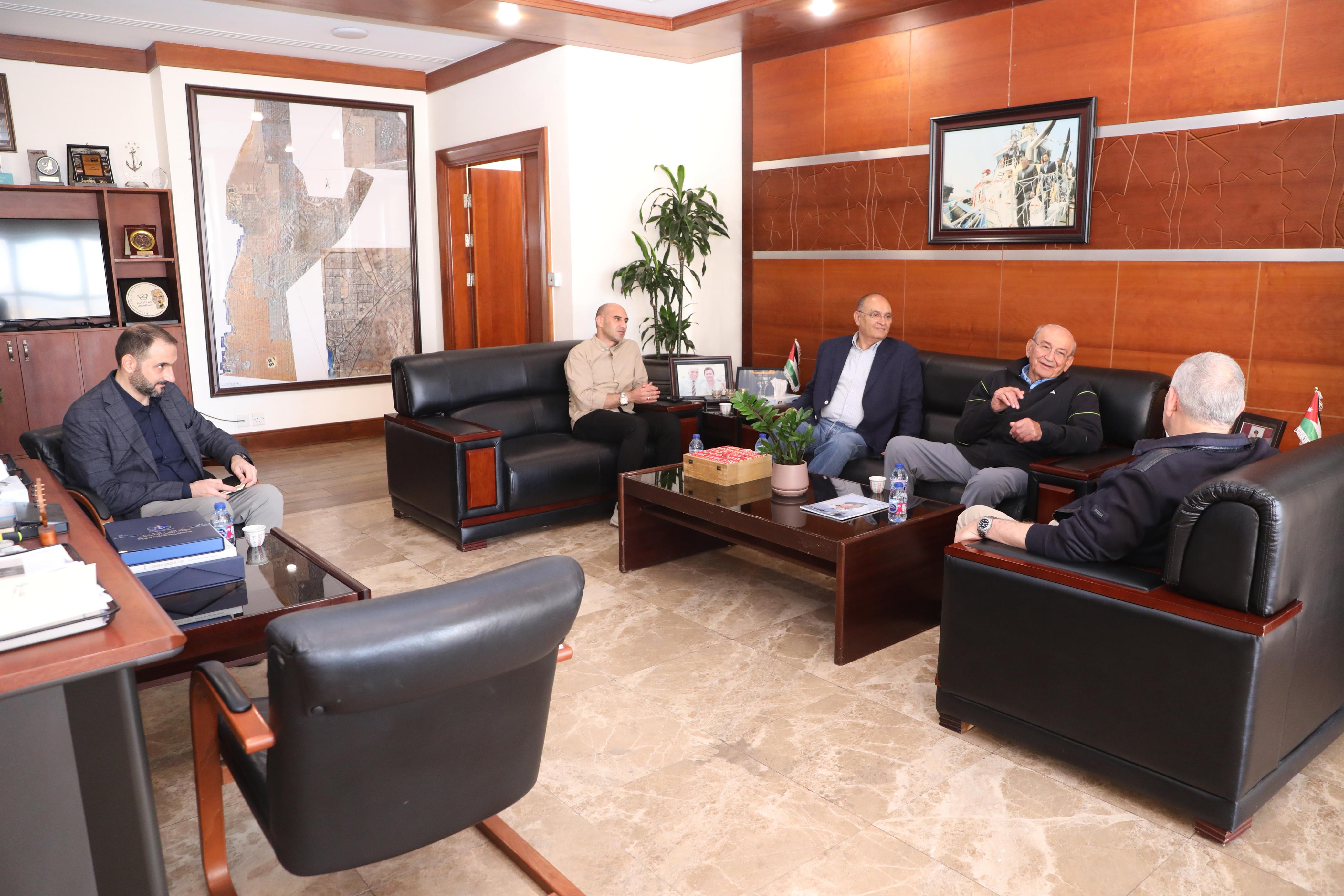 Madar Al-Saa Images 0.3521072542282011