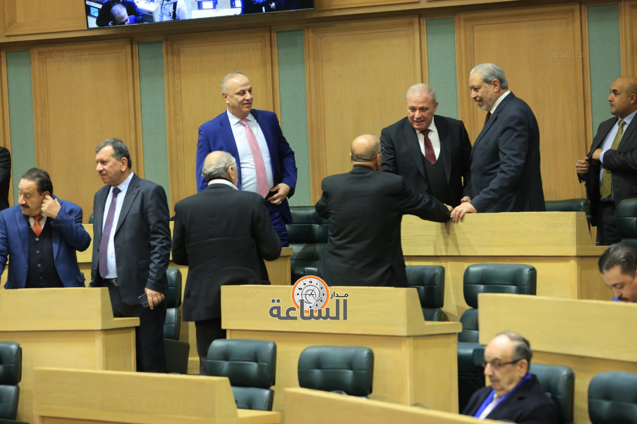 Madar Al-Saa Images 0.18334495821258978