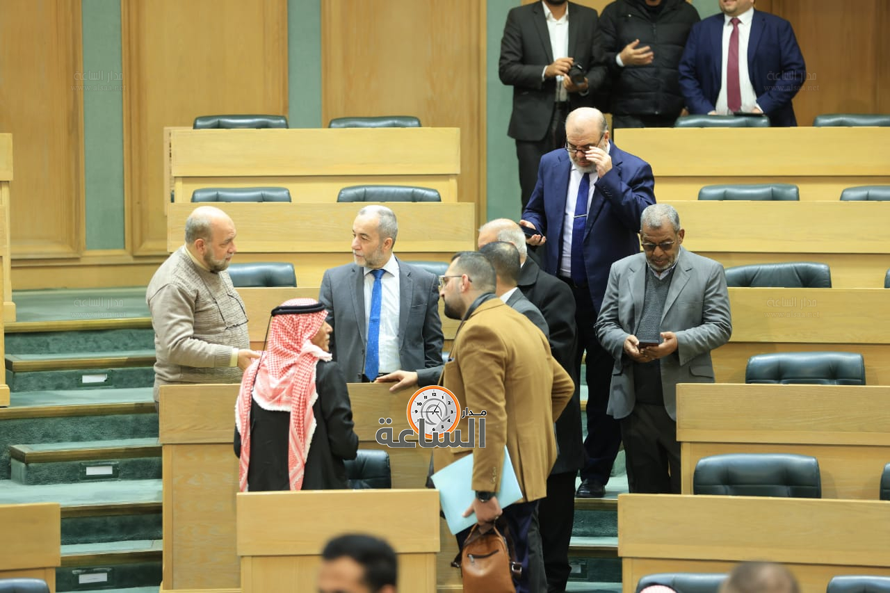 Madar Al-Saa Images 0.37034947162799103