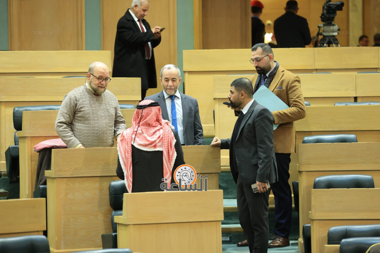 Madar Al-Saa Images 0.7985043435783676