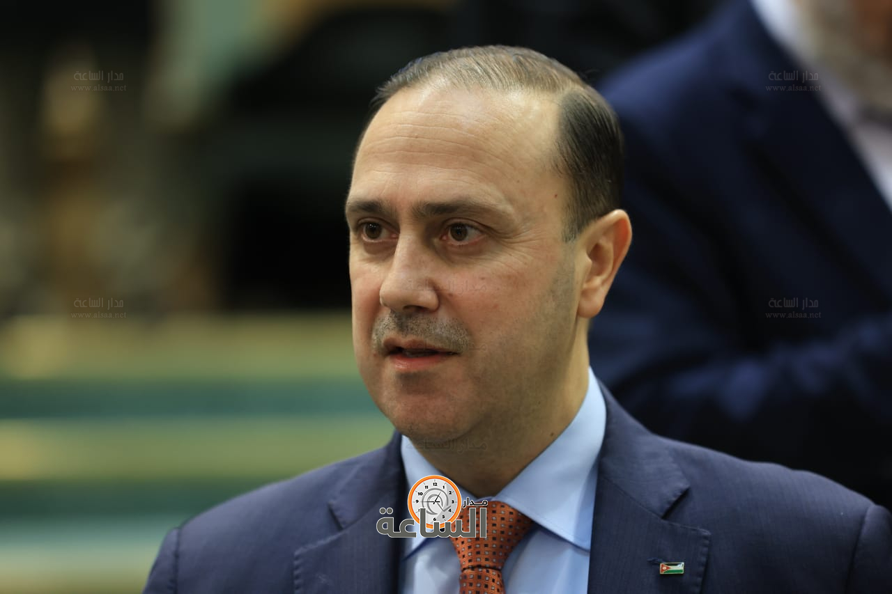 Madar Al-Saa Images 0.559982860087246