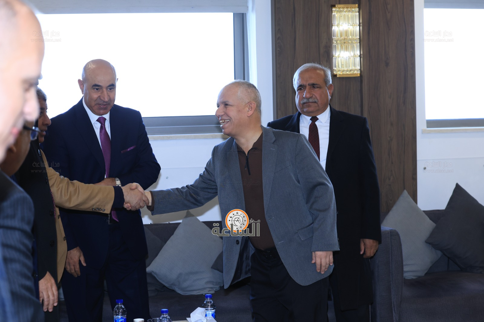 Madar Al-Saa Images 0.4005971745855892