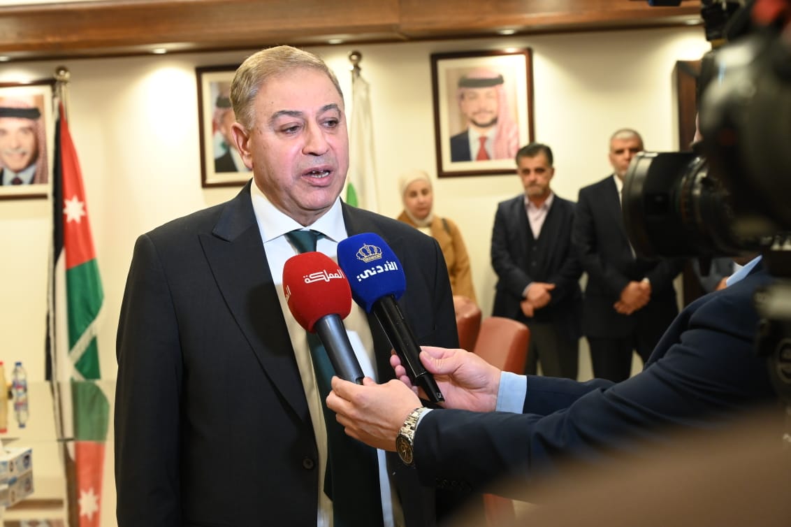 Madar Al-Saa Images 0.6448396564429983