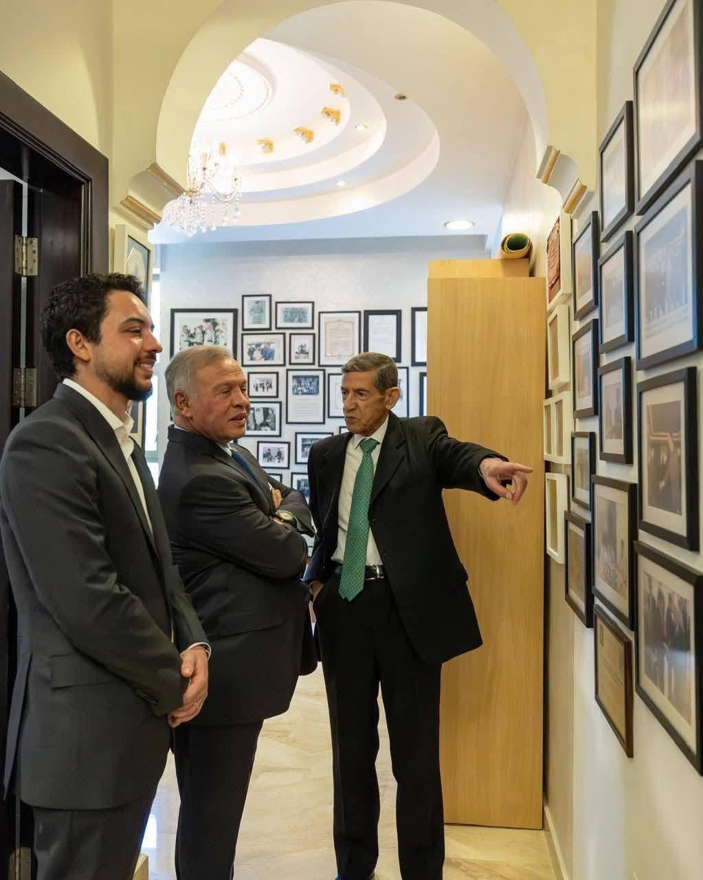 Madar Al-Saa Images 0.3193155413446769