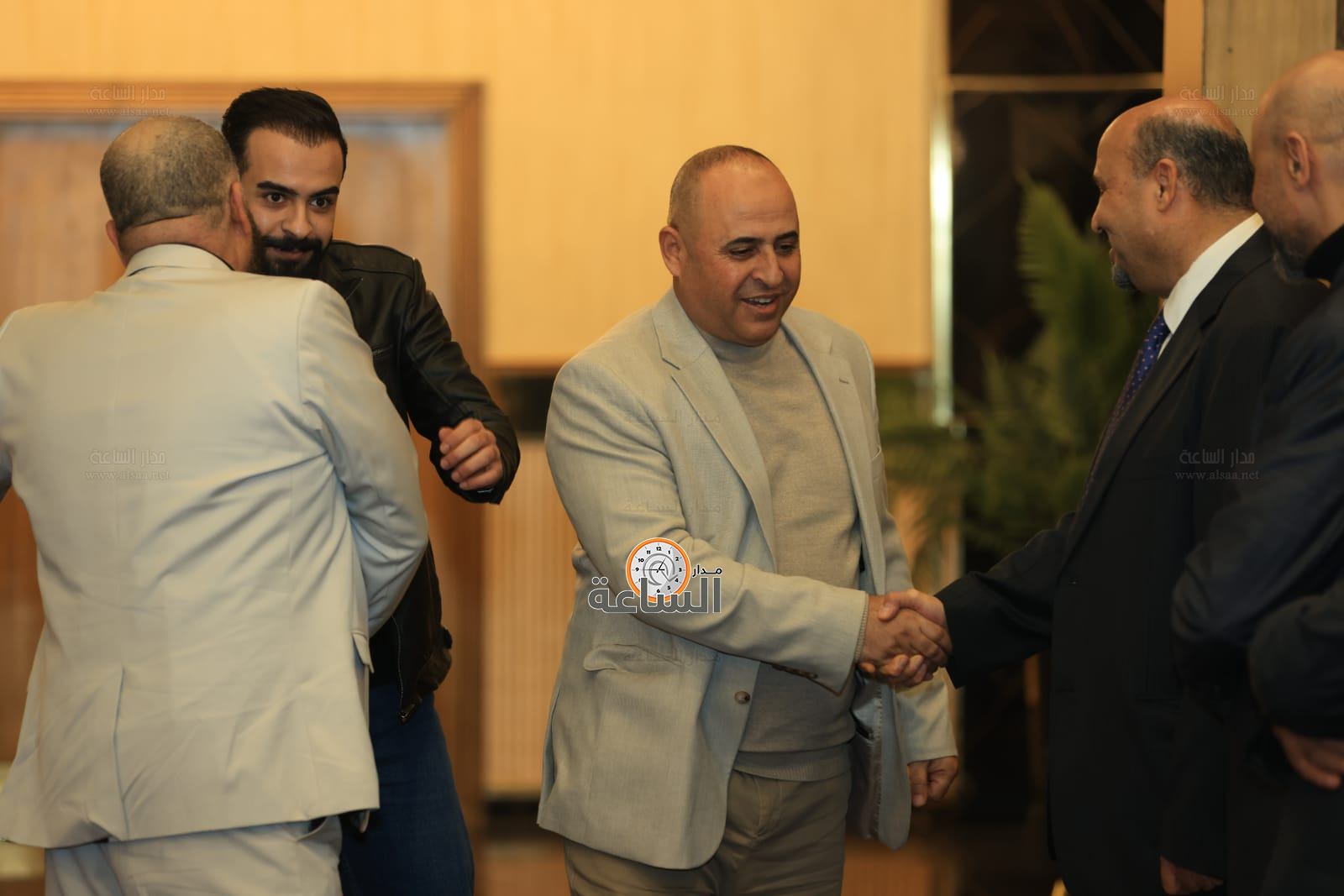 Madar Al-Saa Images 0.23364048885079147