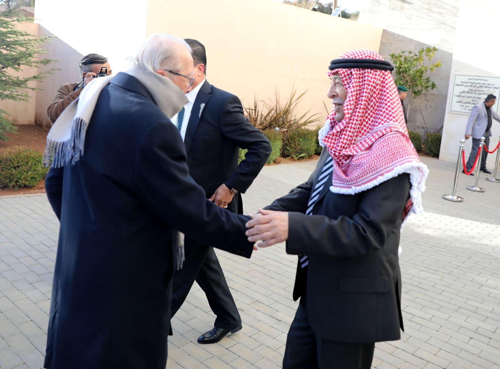 Madar Al-Saa Images 0.3381011341074439