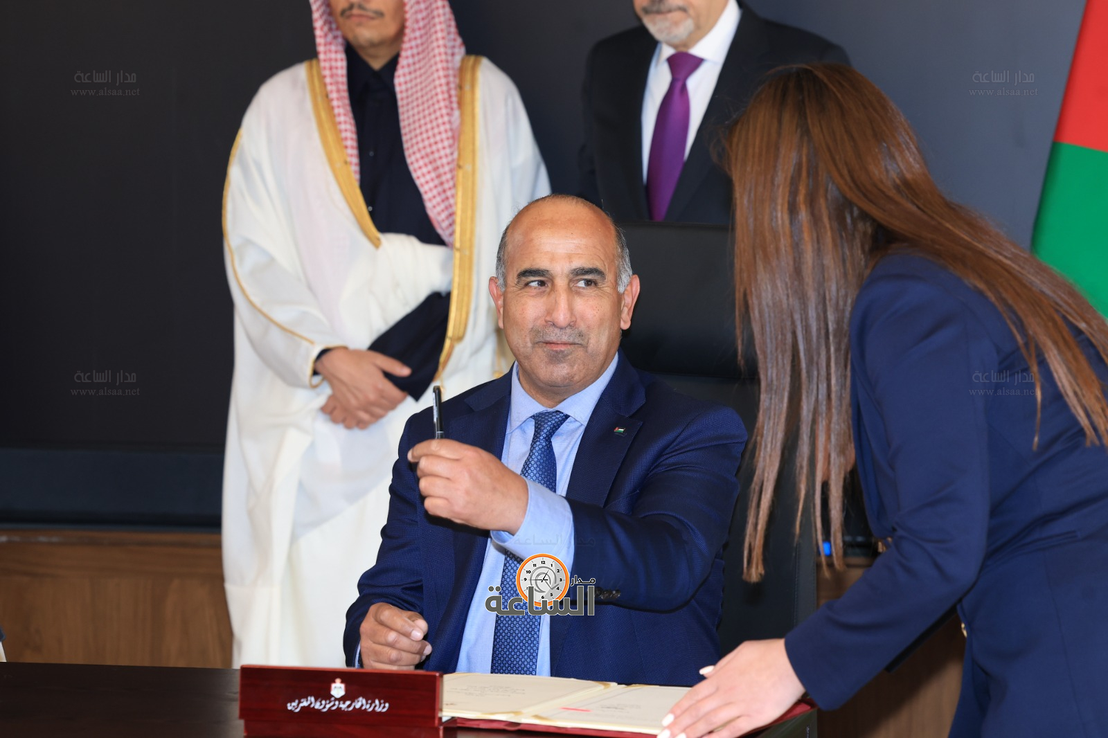 Madar Al-Saa Images 0.22024573835313088