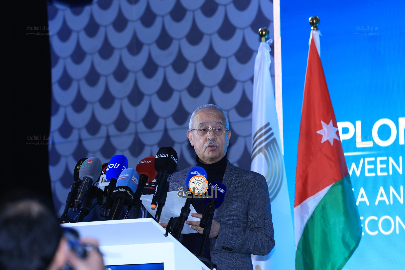 Madar Al-Saa Images 0.3766204363153338