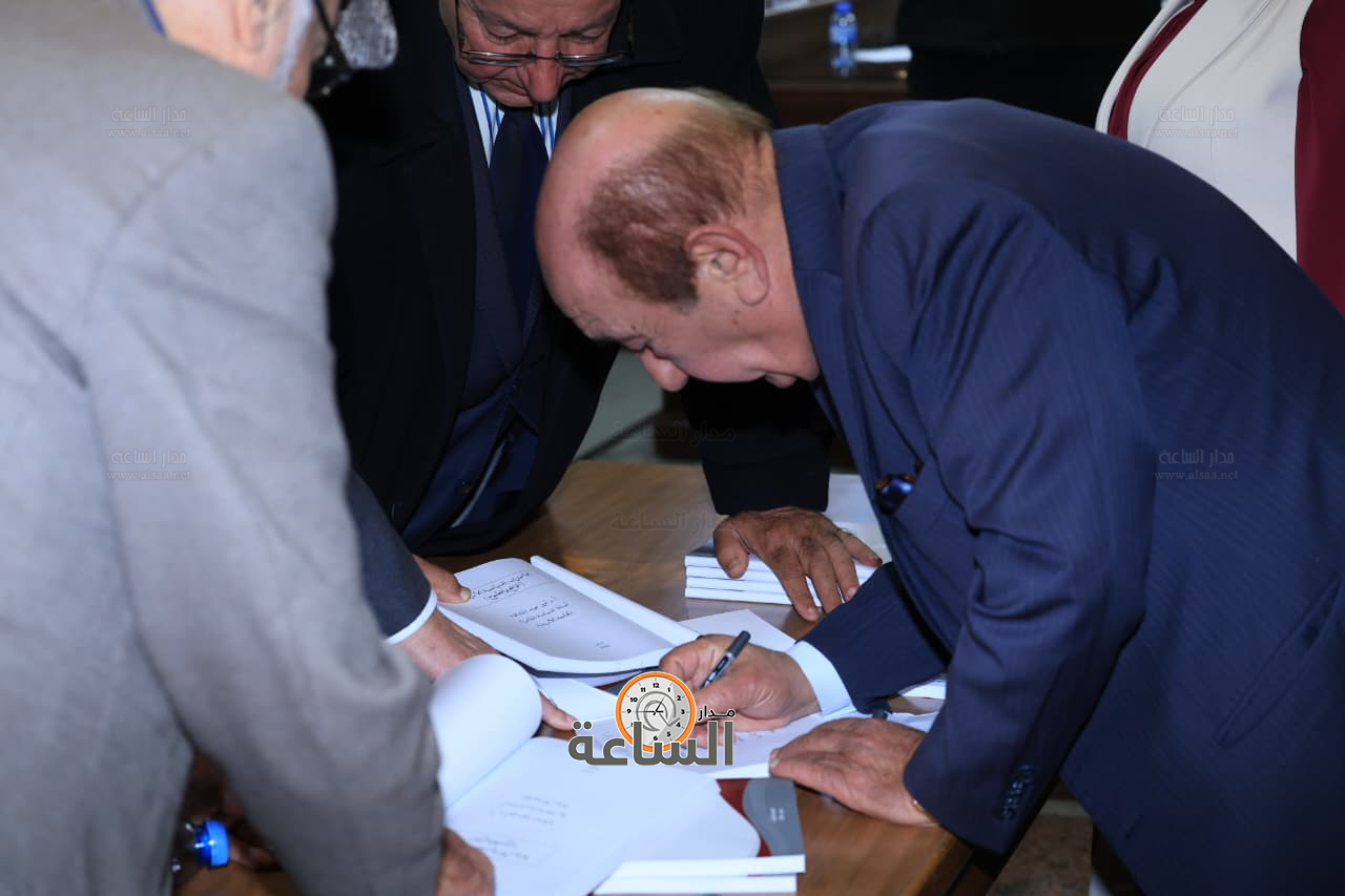 Madar Al-Saa Images 0.4202858272511356