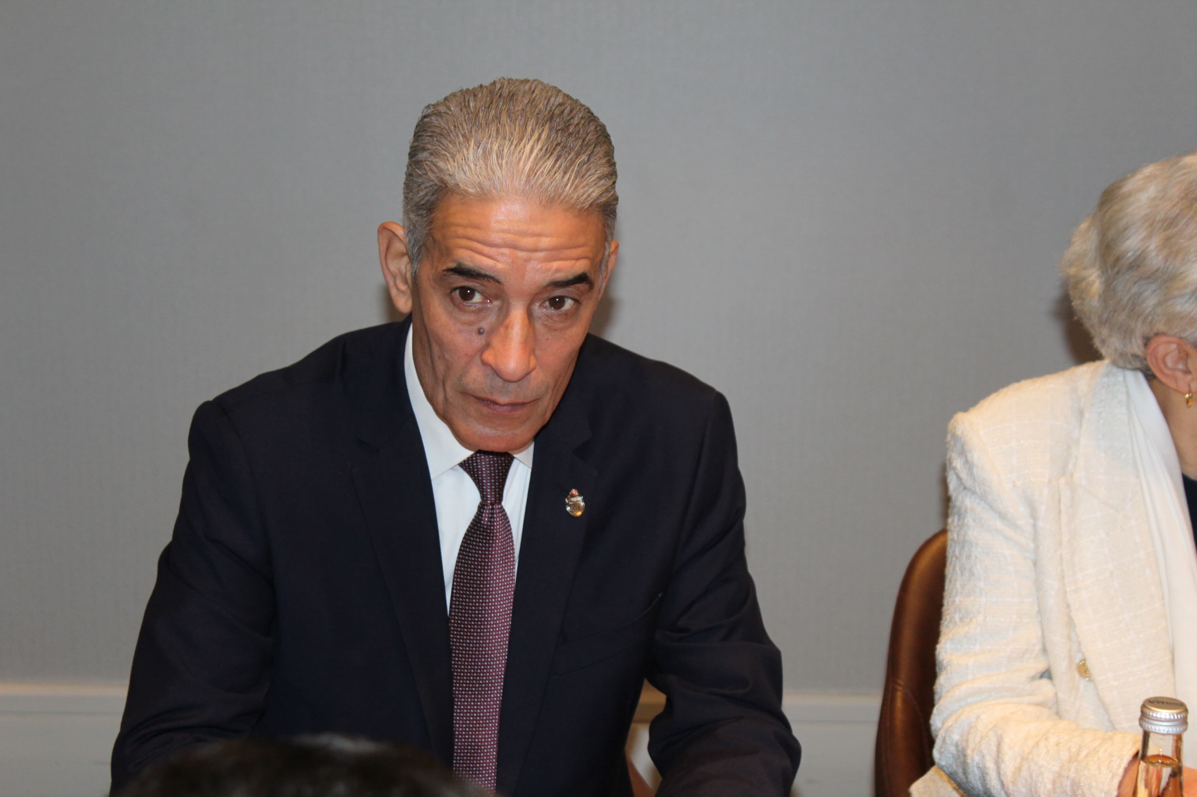 Madar Al-Saa Images 0.3704406225034159