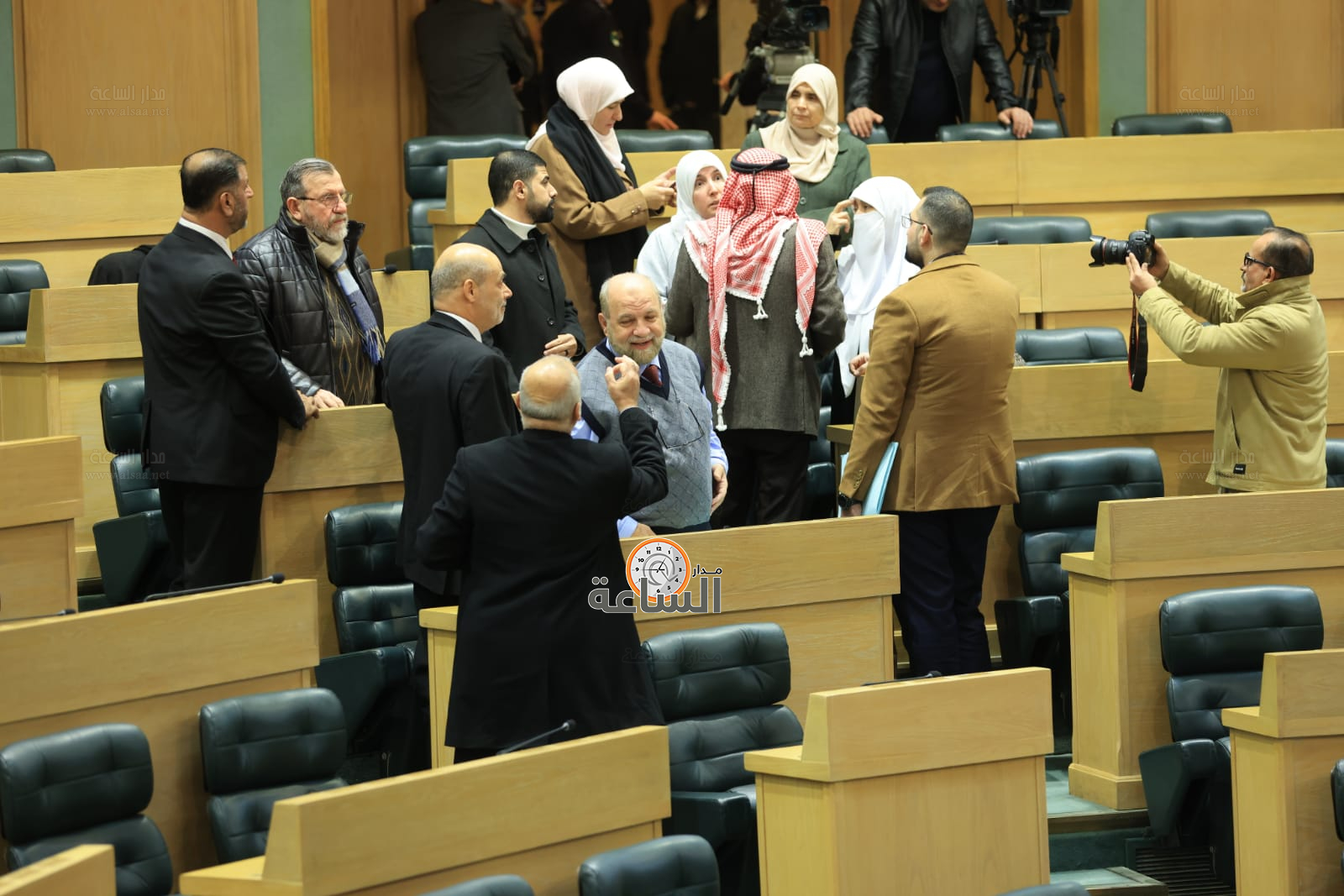 Madar Al-Saa Images 0.4888345454766462