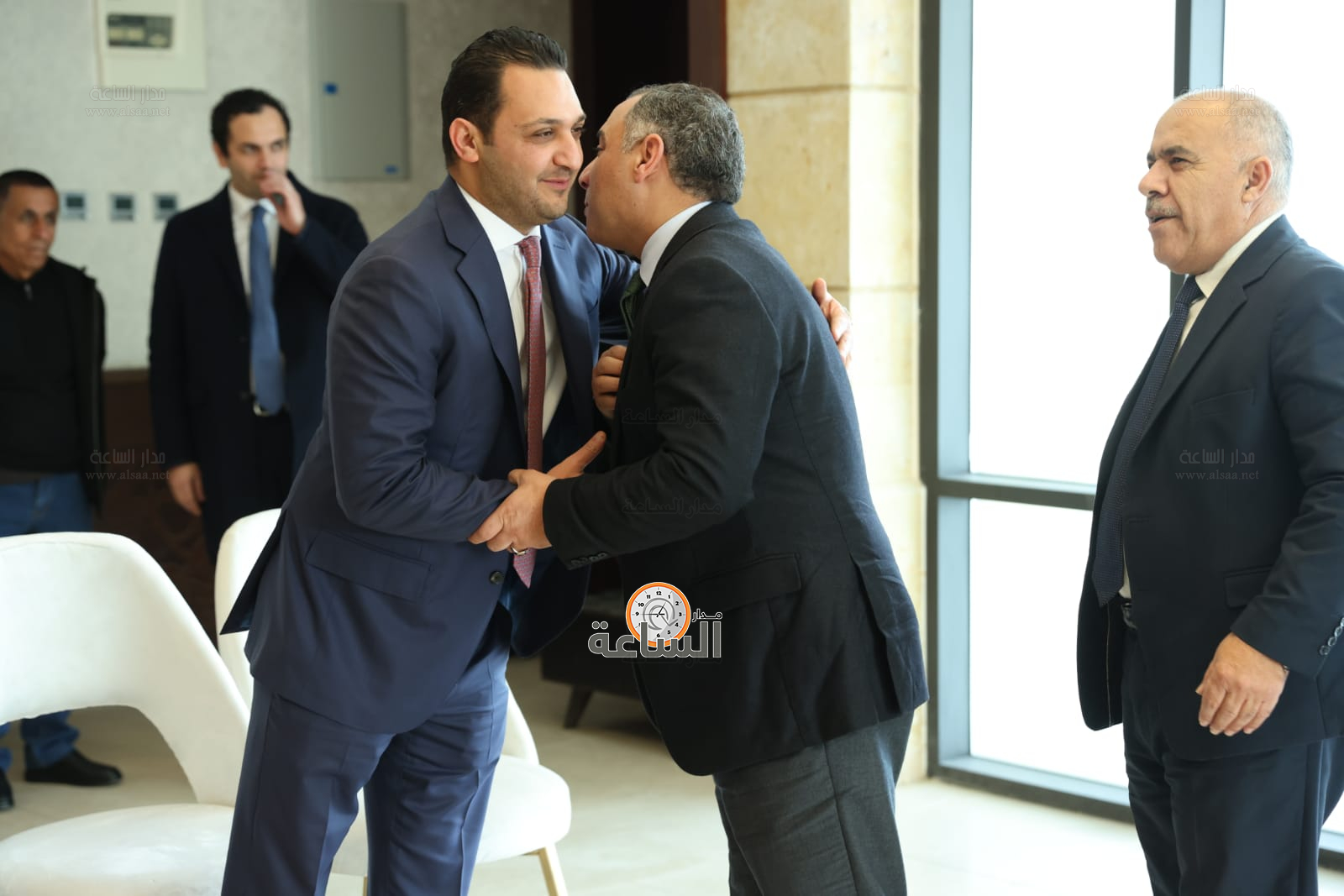 Madar Al-Saa Images 0.7099160729450684