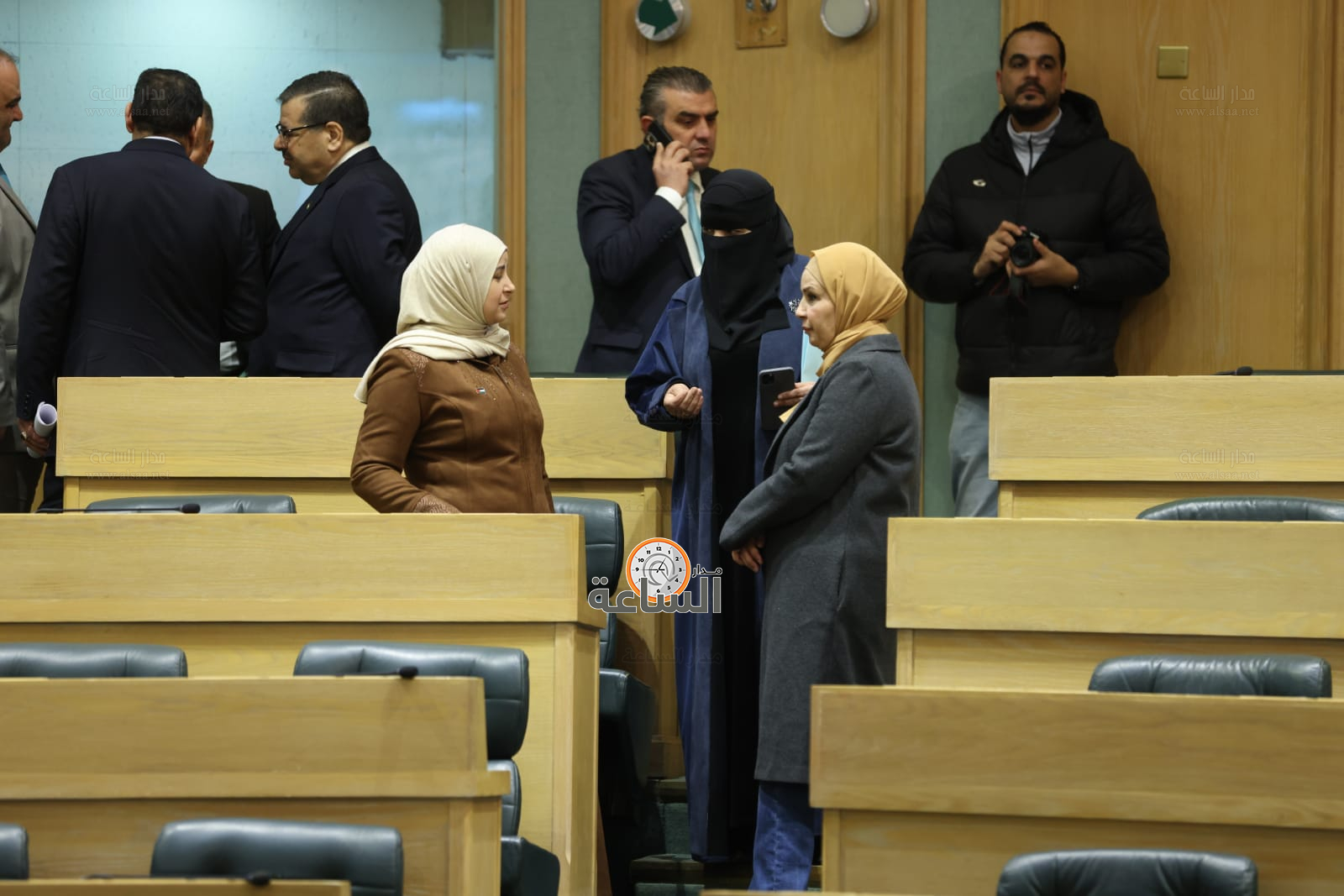 Madar Al-Saa Images 0.8614870387869156