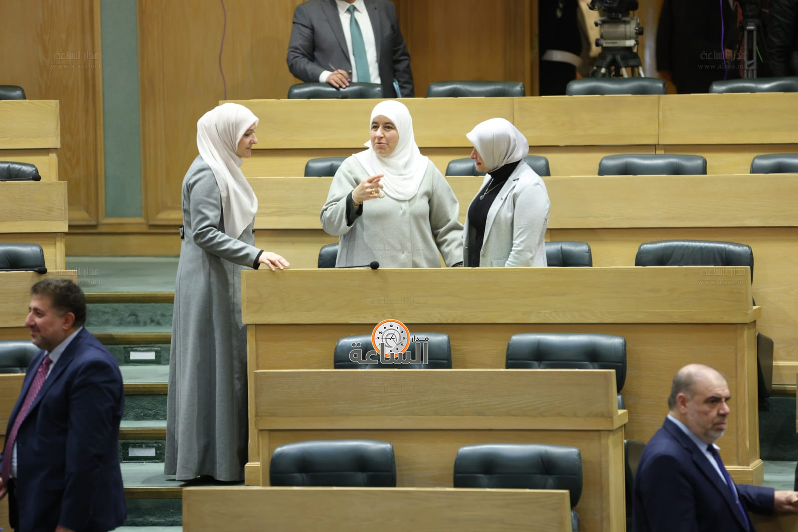 Madar Al-Saa Images 0.817436353786641