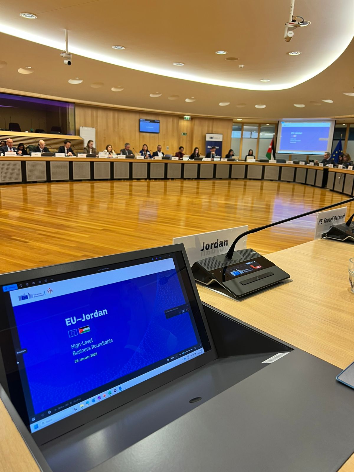 Madar Al-Saa Images 0.44918627343556616