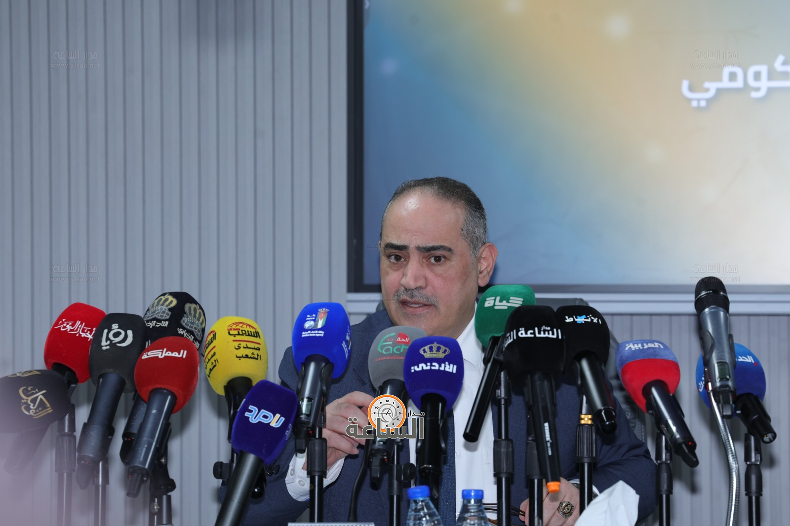 Madar Al-Saa Images 0.3755321347638346