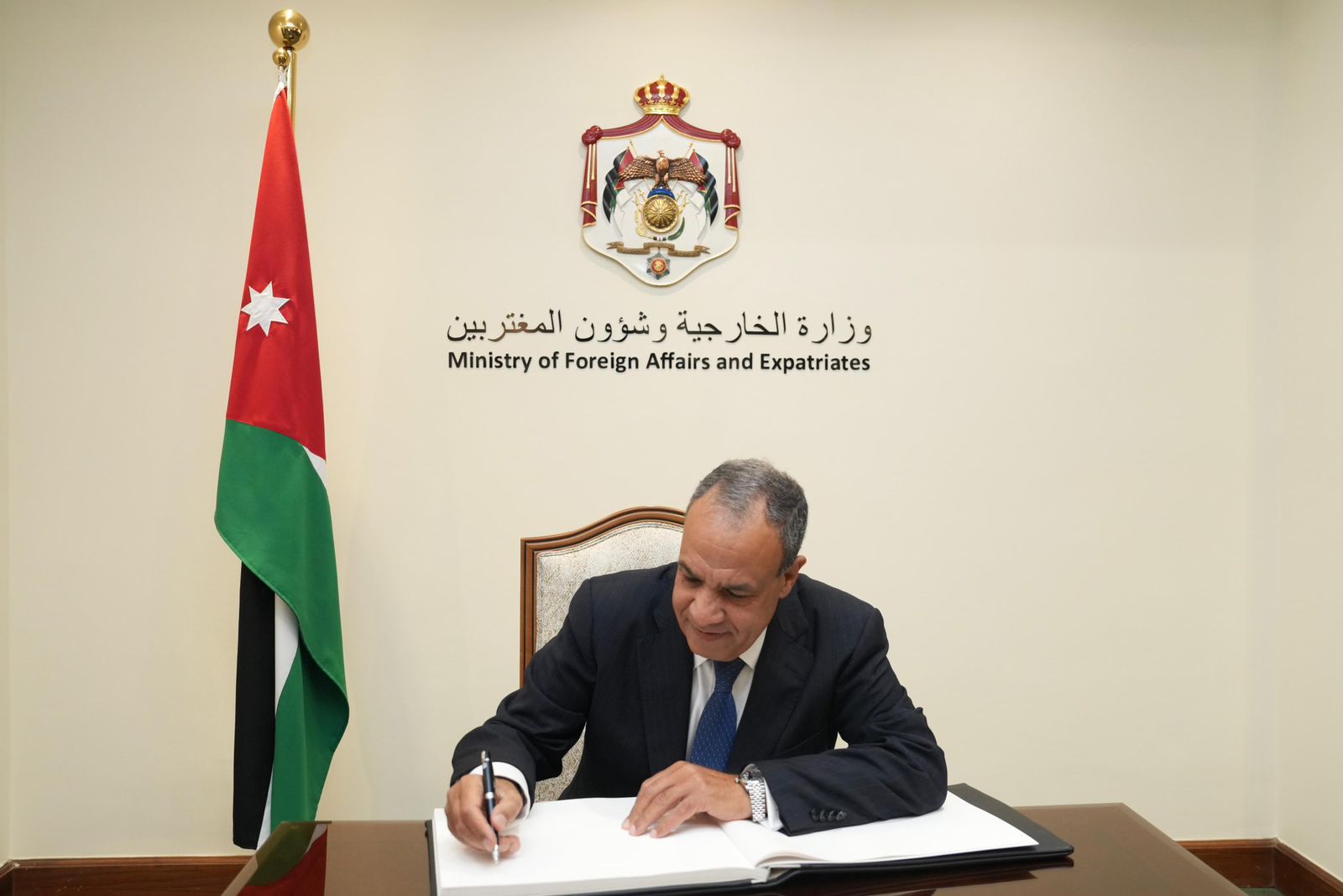 Madar Al-Saa Images 0.8325426424295659