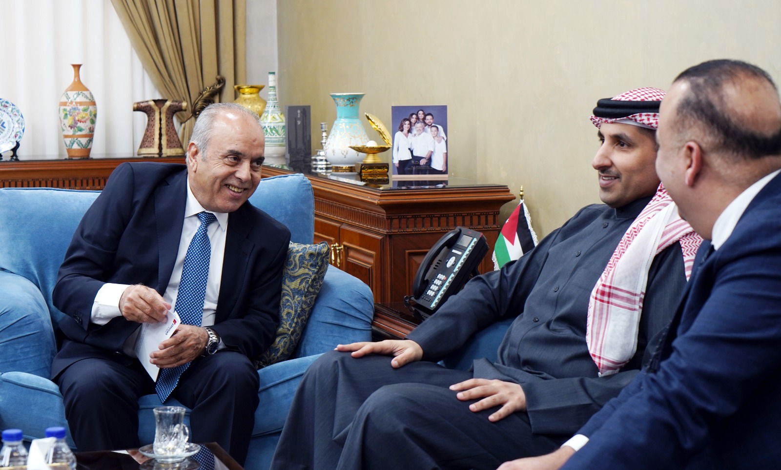 Madar Al-Saa Images 0.13068457157794366