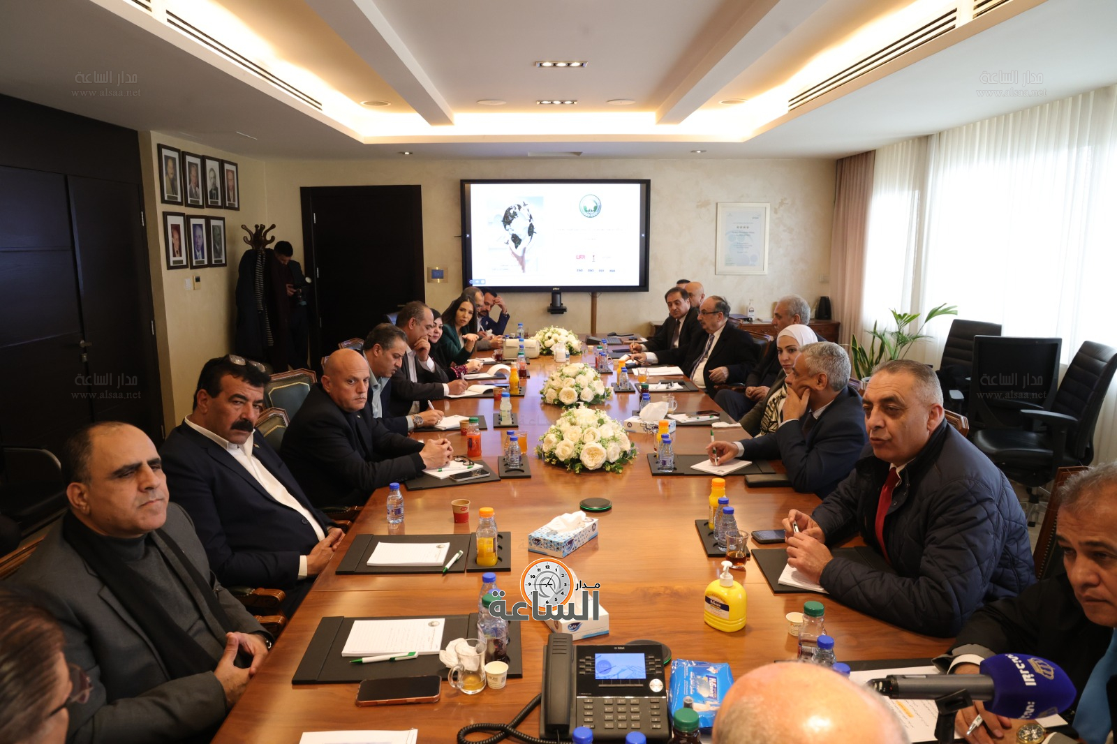 Madar Al-Saa Images 0.025918164496443796