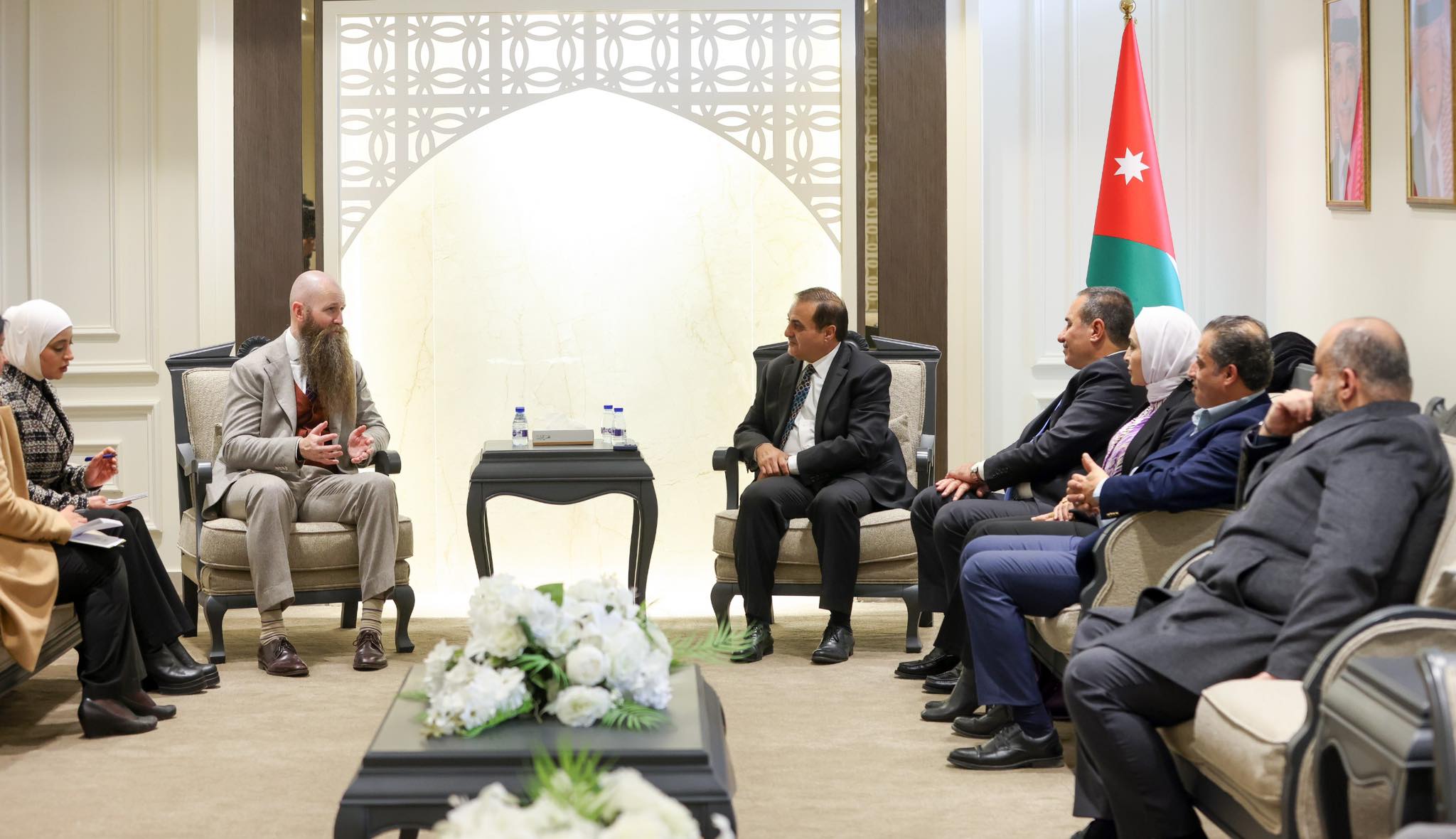 Madar Al-Saa Images 0.08053133106648014