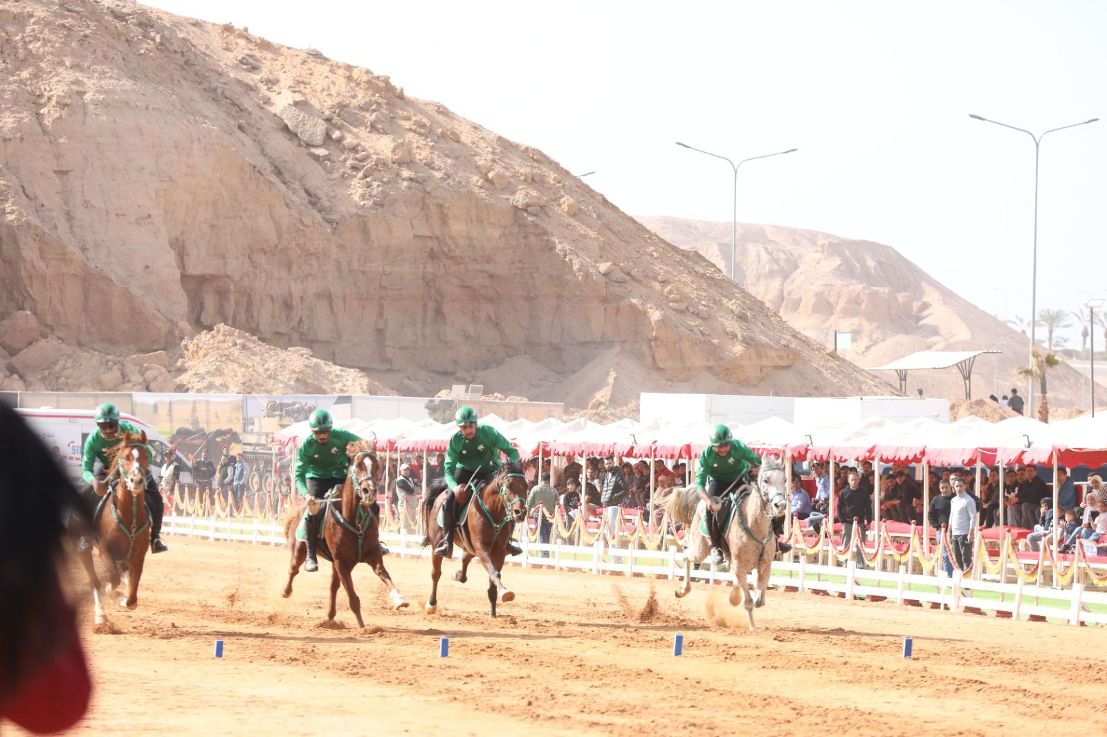 Madar Al-Saa Images 0.9683680474145625